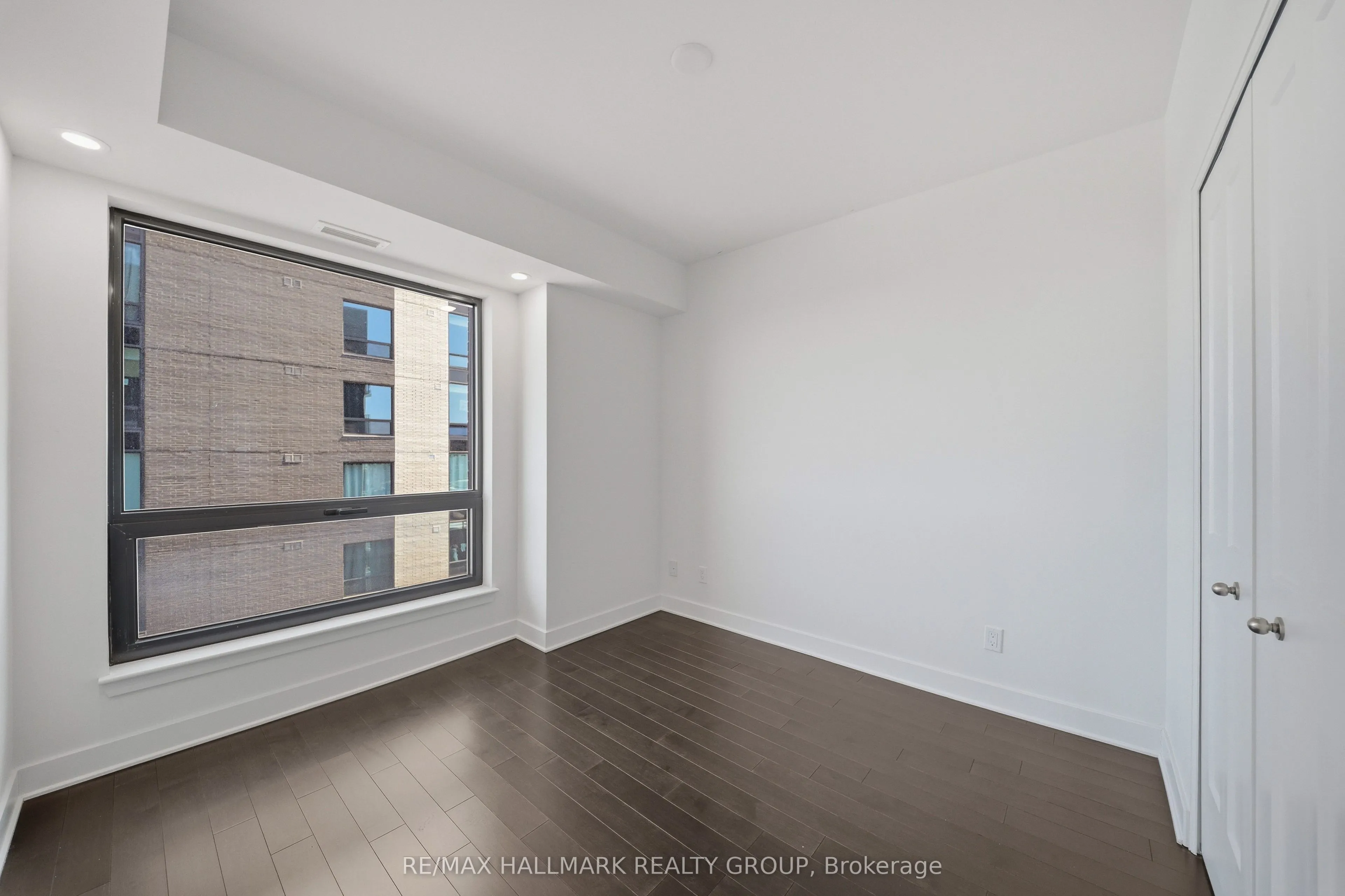 180 George Street #2406
