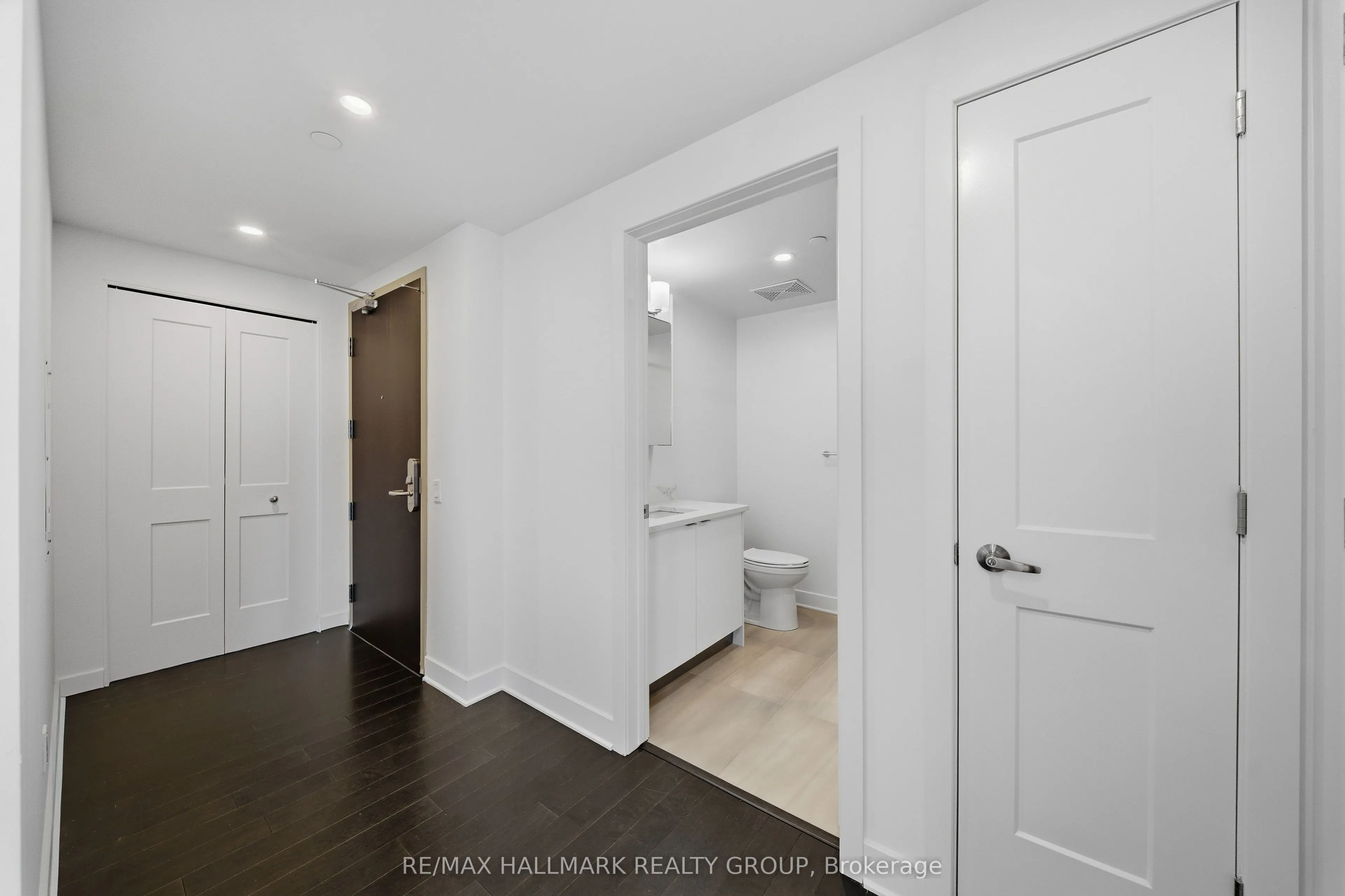 180 George Street #2406