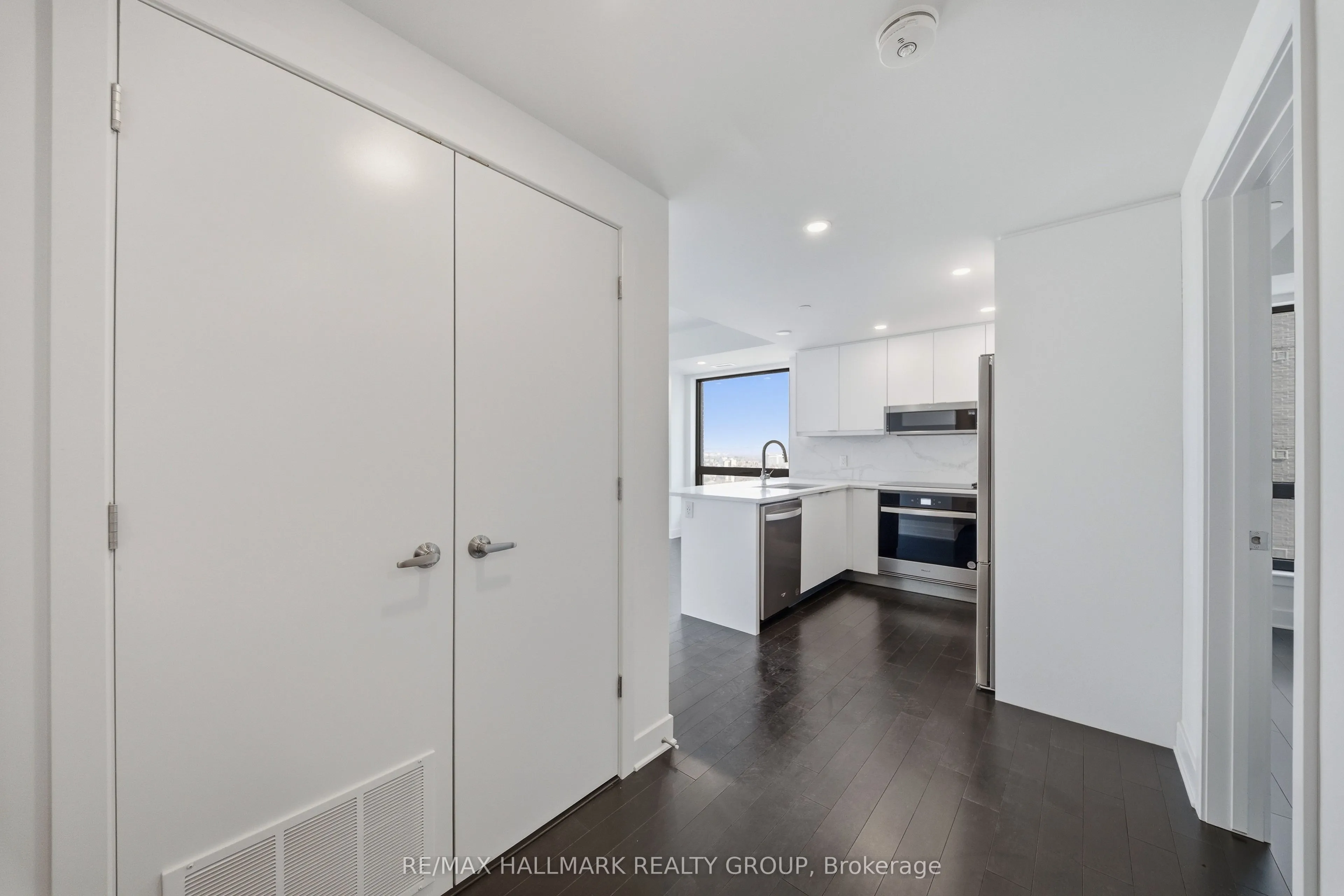 180 George Street #2406