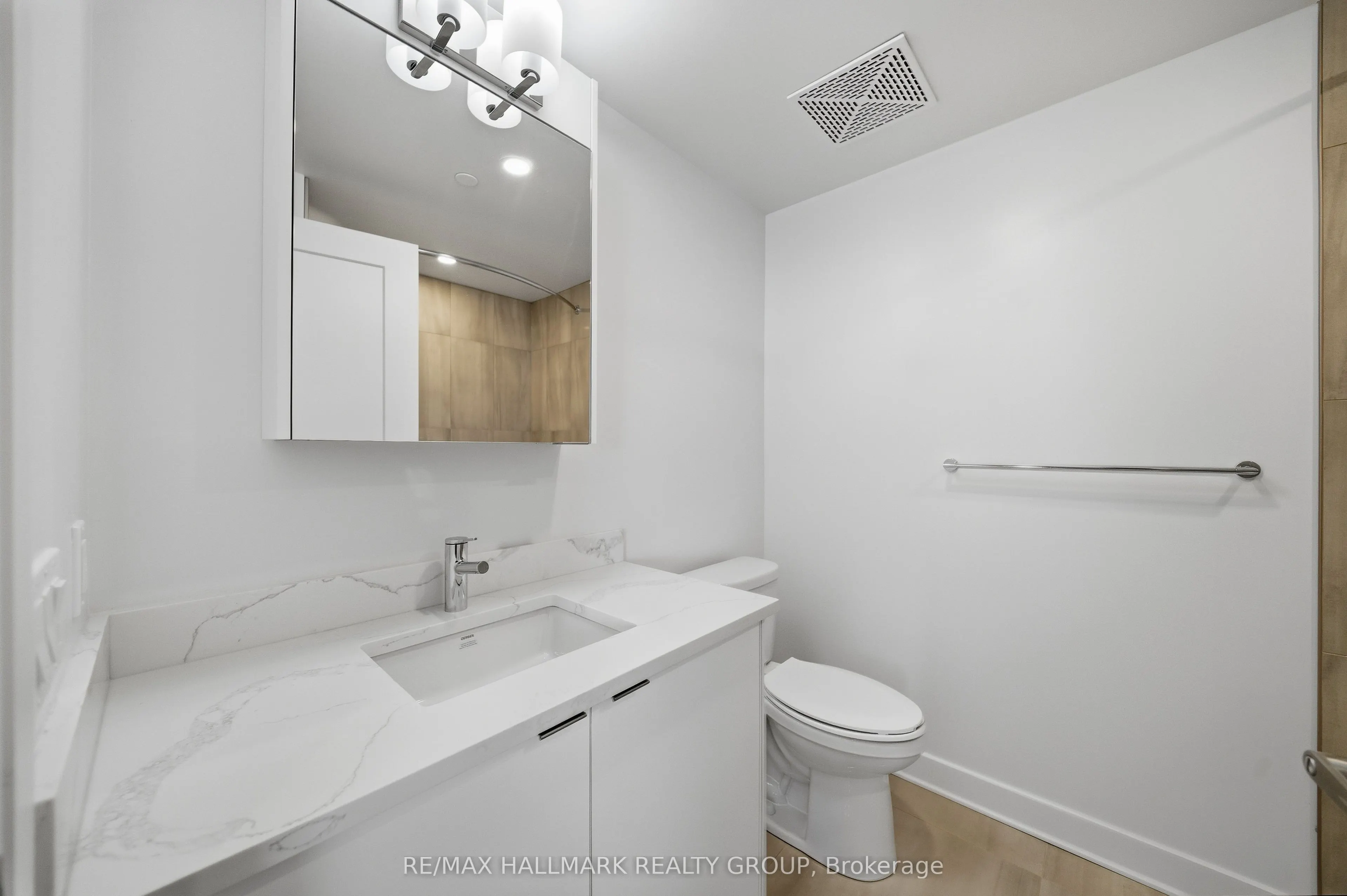 180 George Street #2406