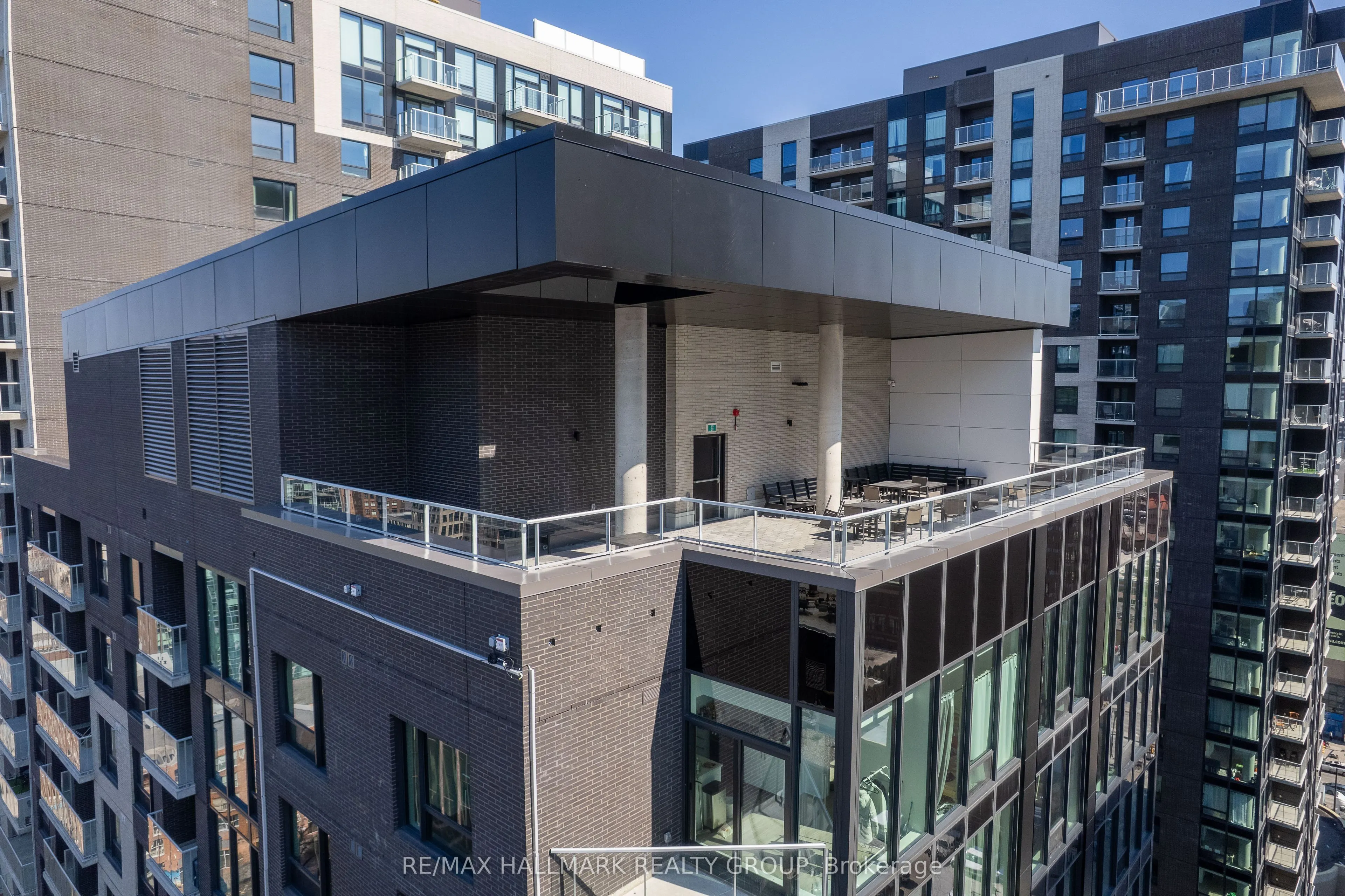 180 George Street #2406