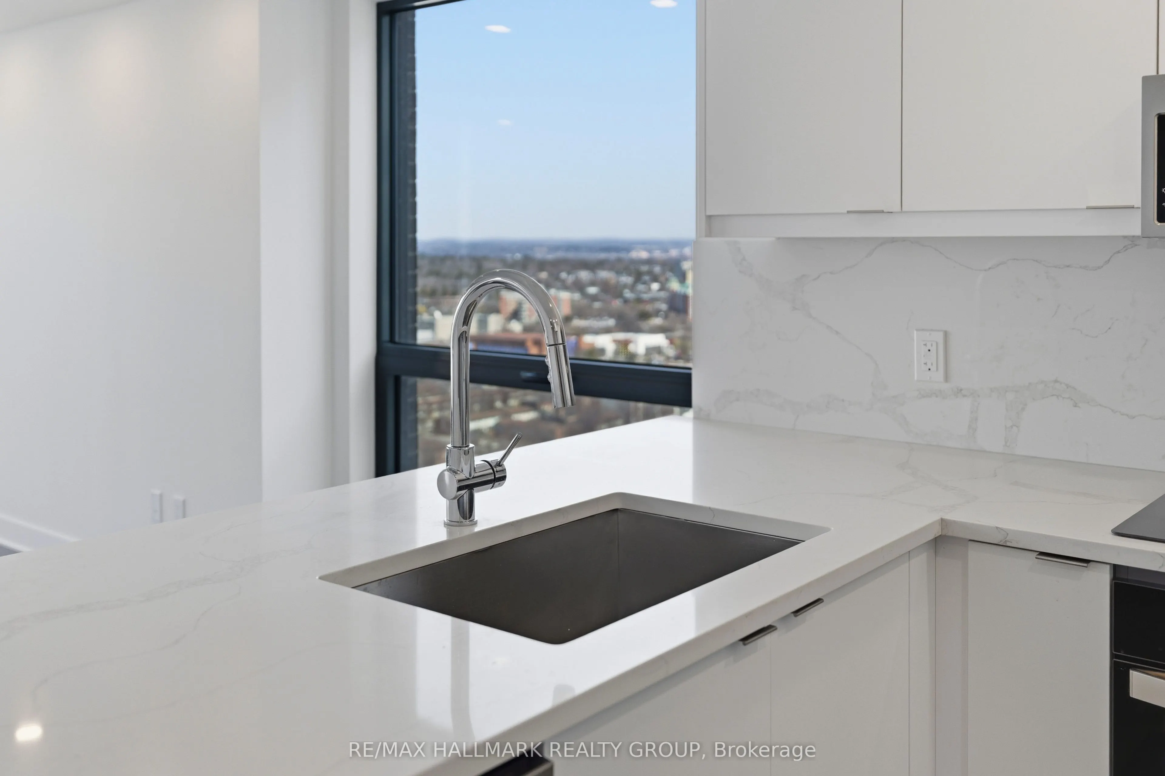 180 George Street #2406