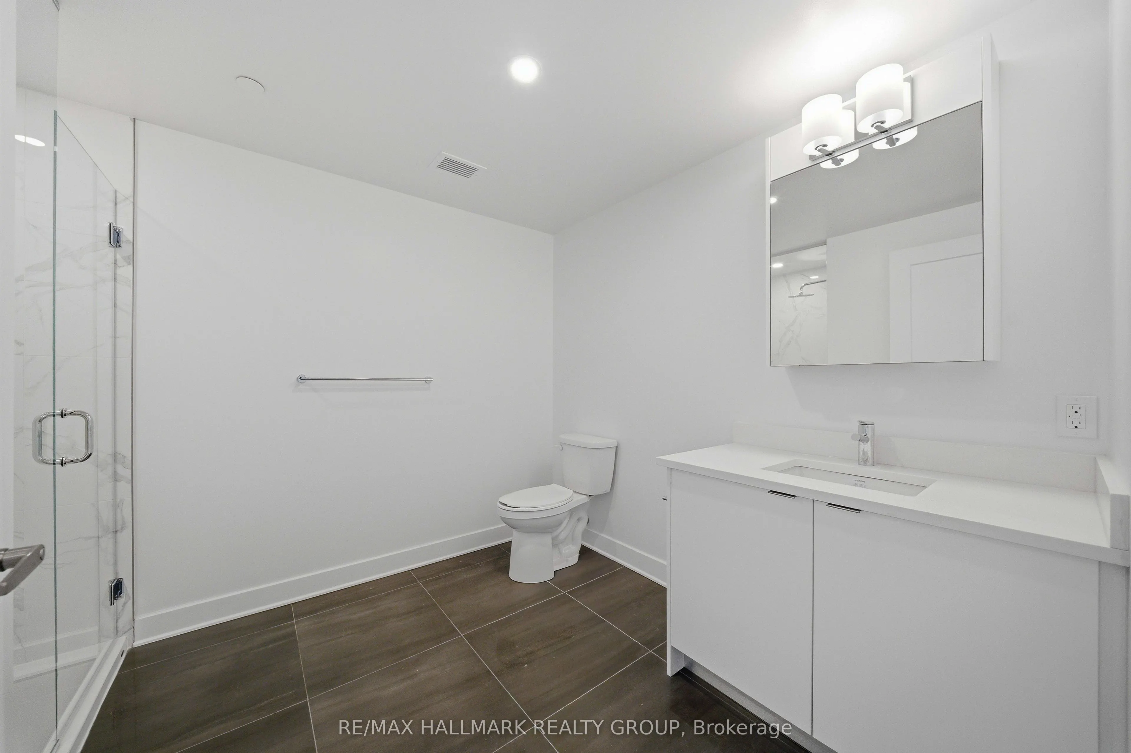 180 George Street #606