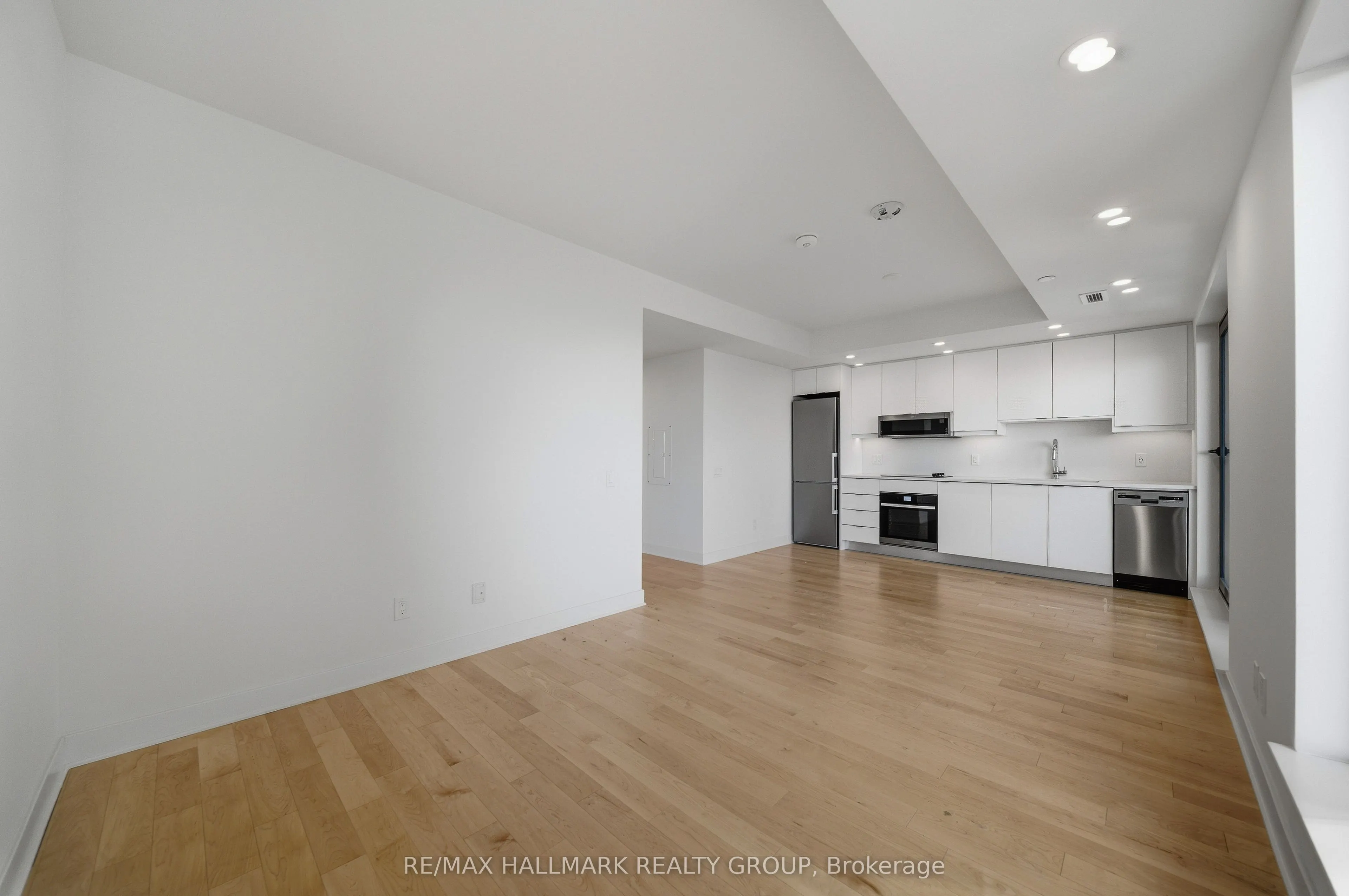180 George Street #606