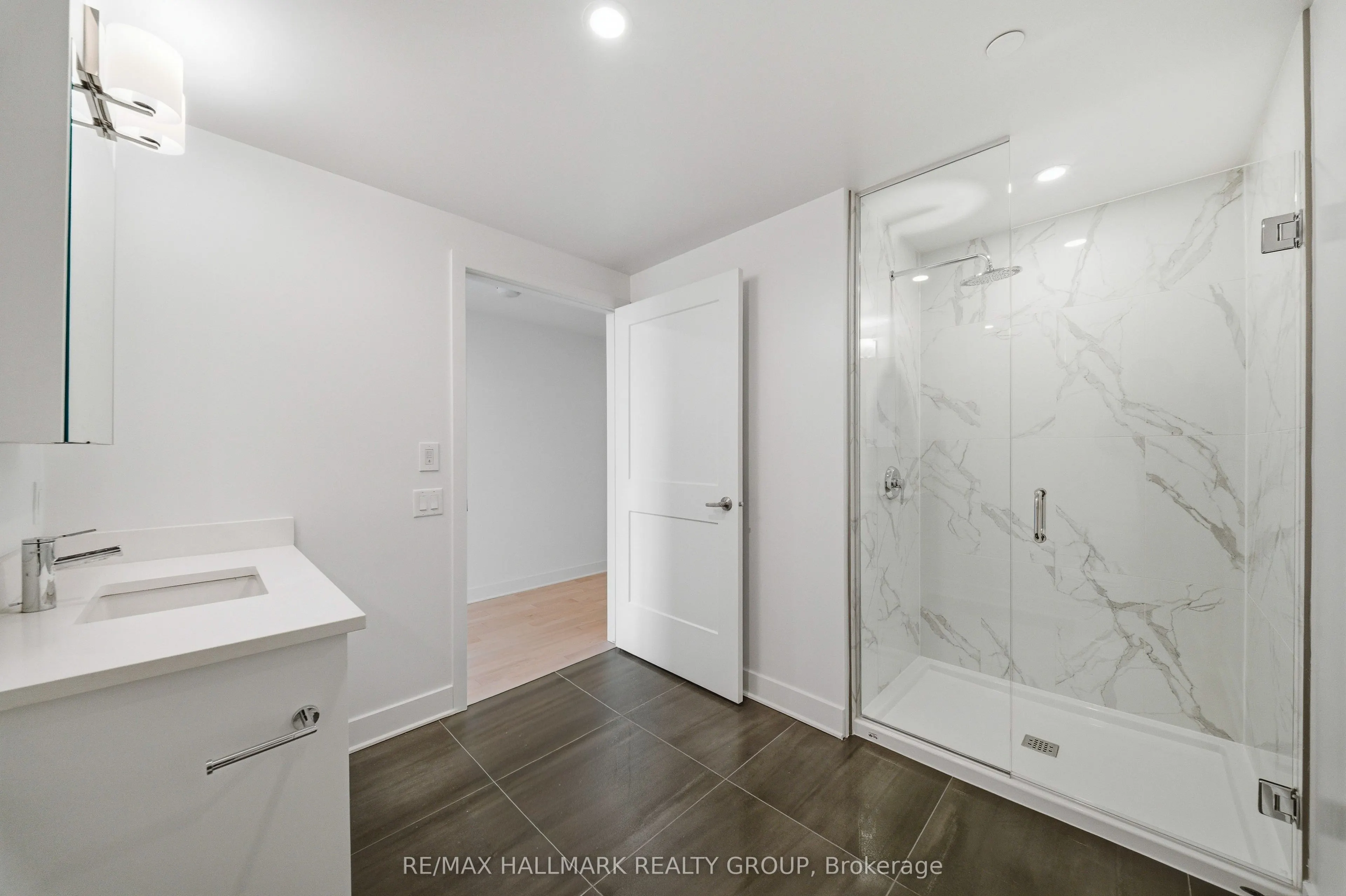 180 George Street #606