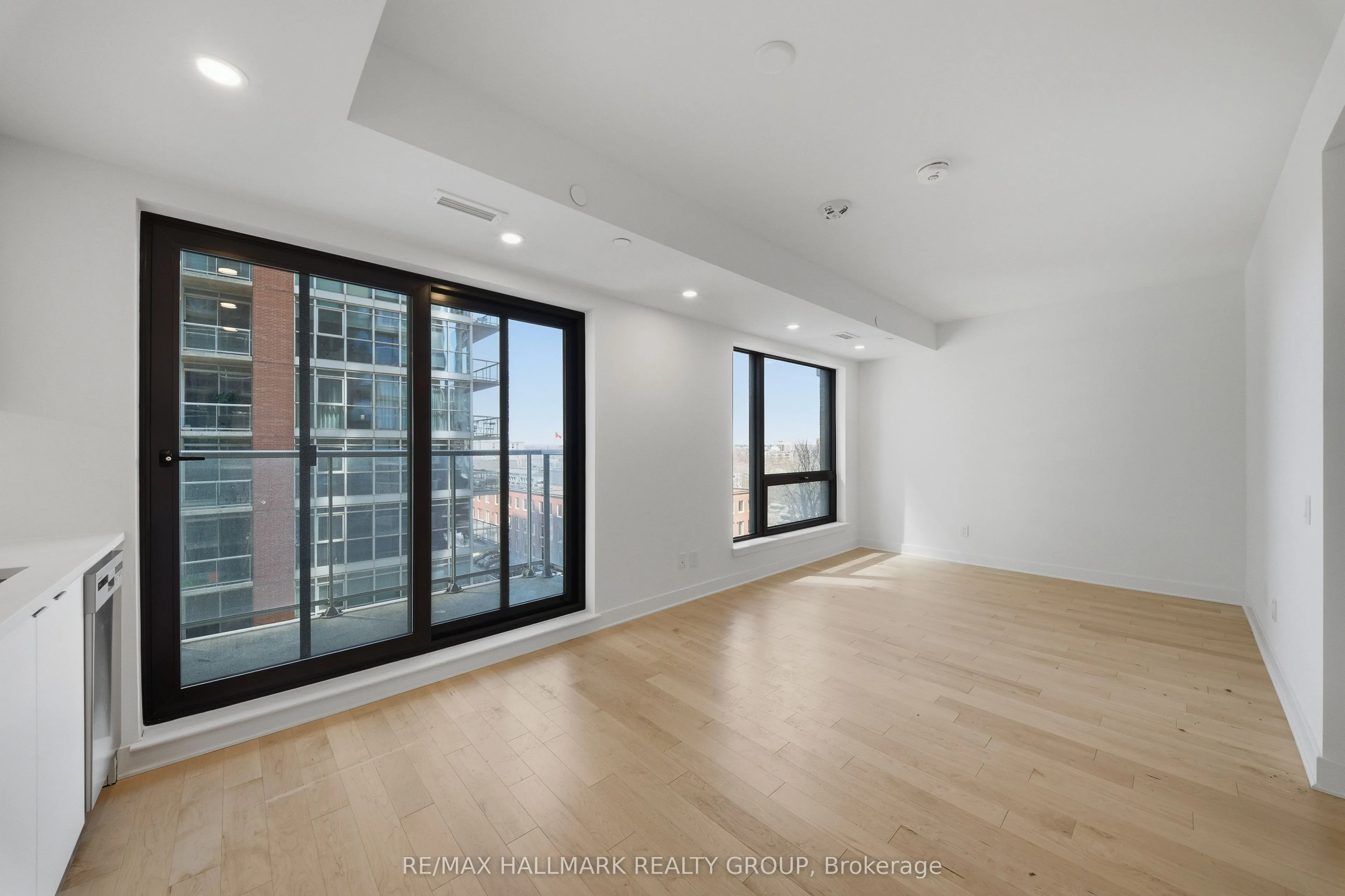 180 George Street #606