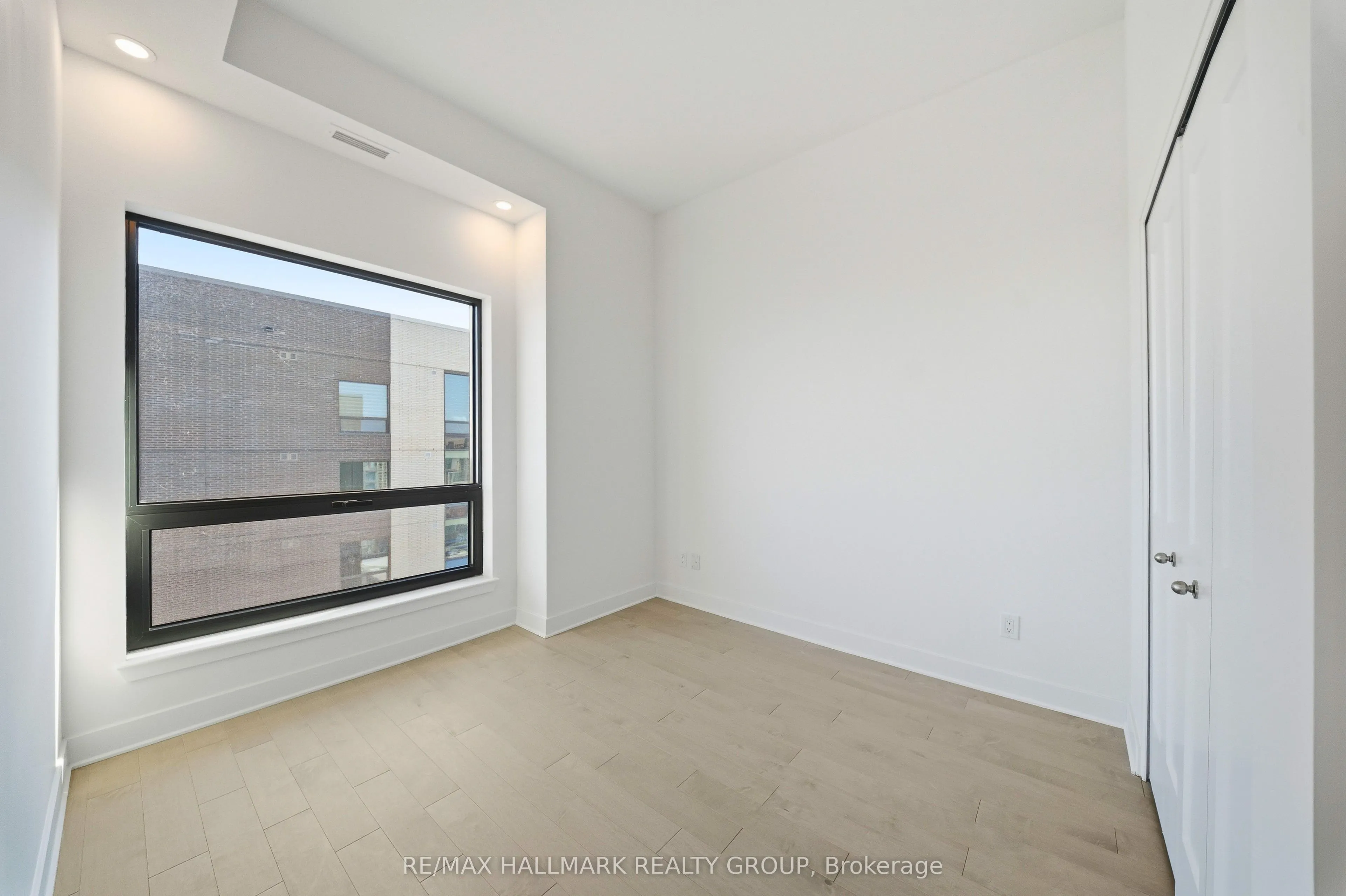 180 George Street #2605