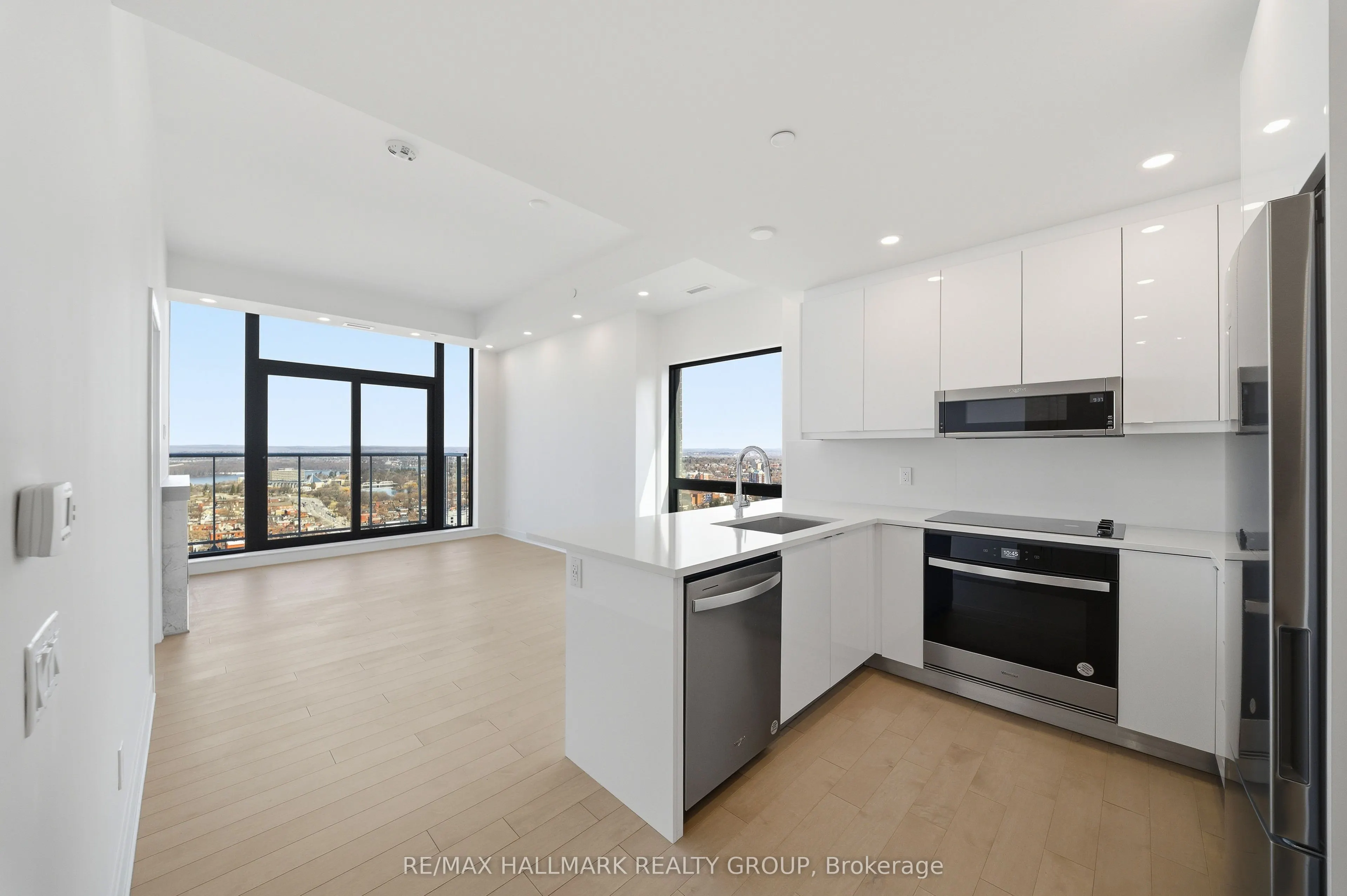 180 George Street #2605