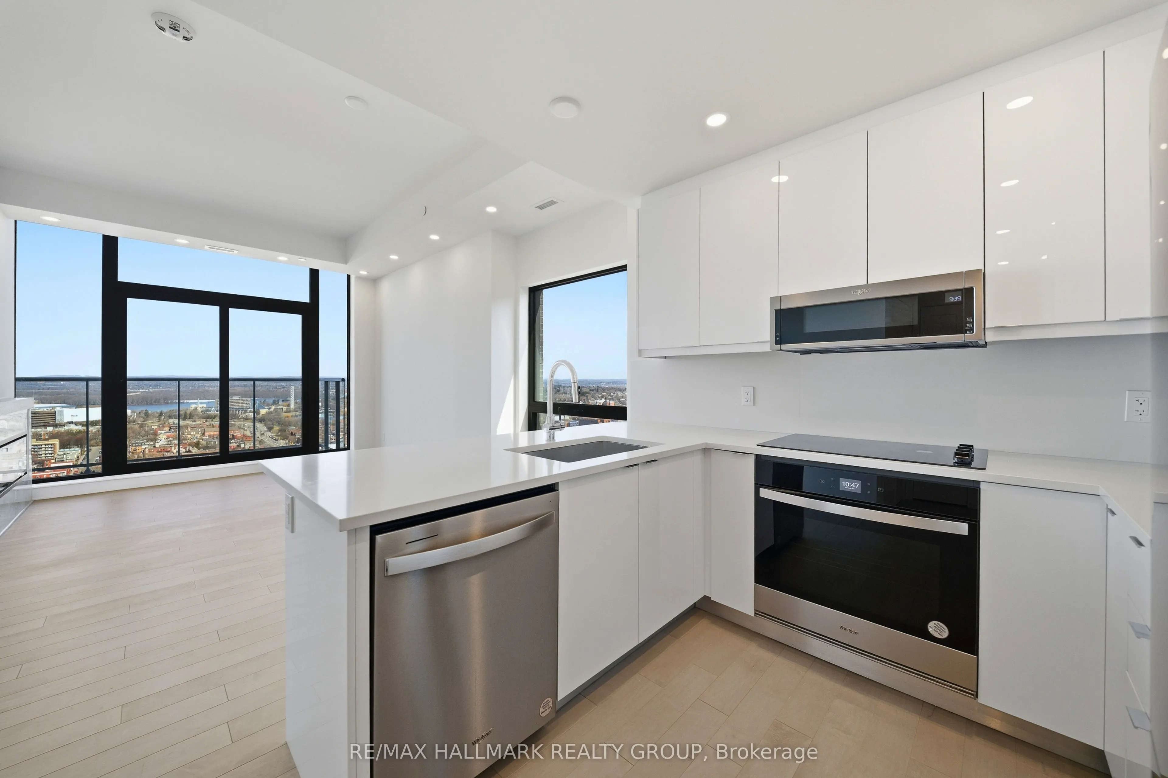 180 George Street #2605