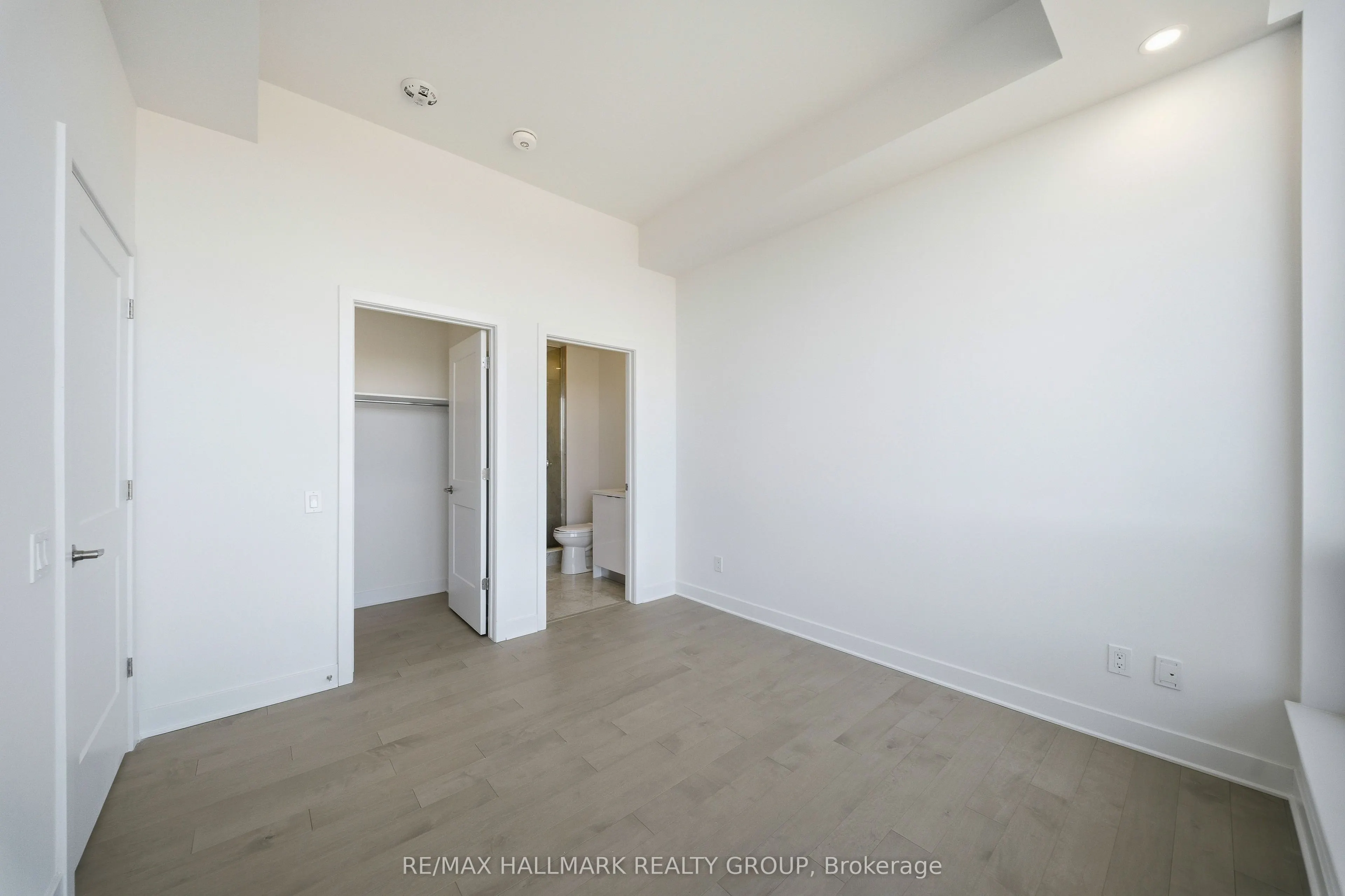 180 George Street #2605