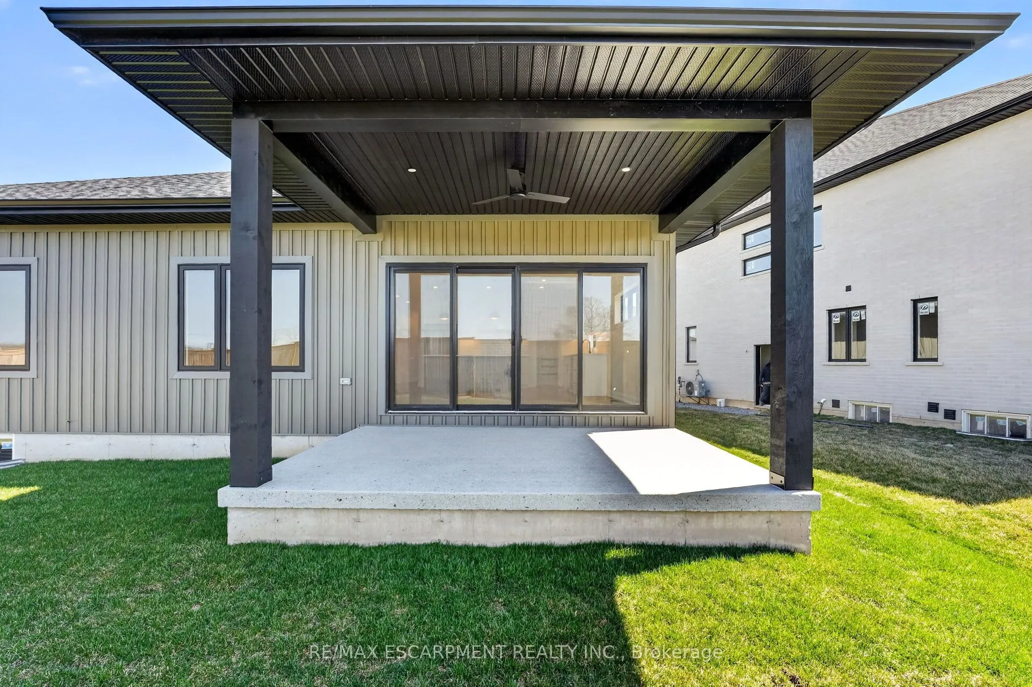 6192 Curlin Crescent