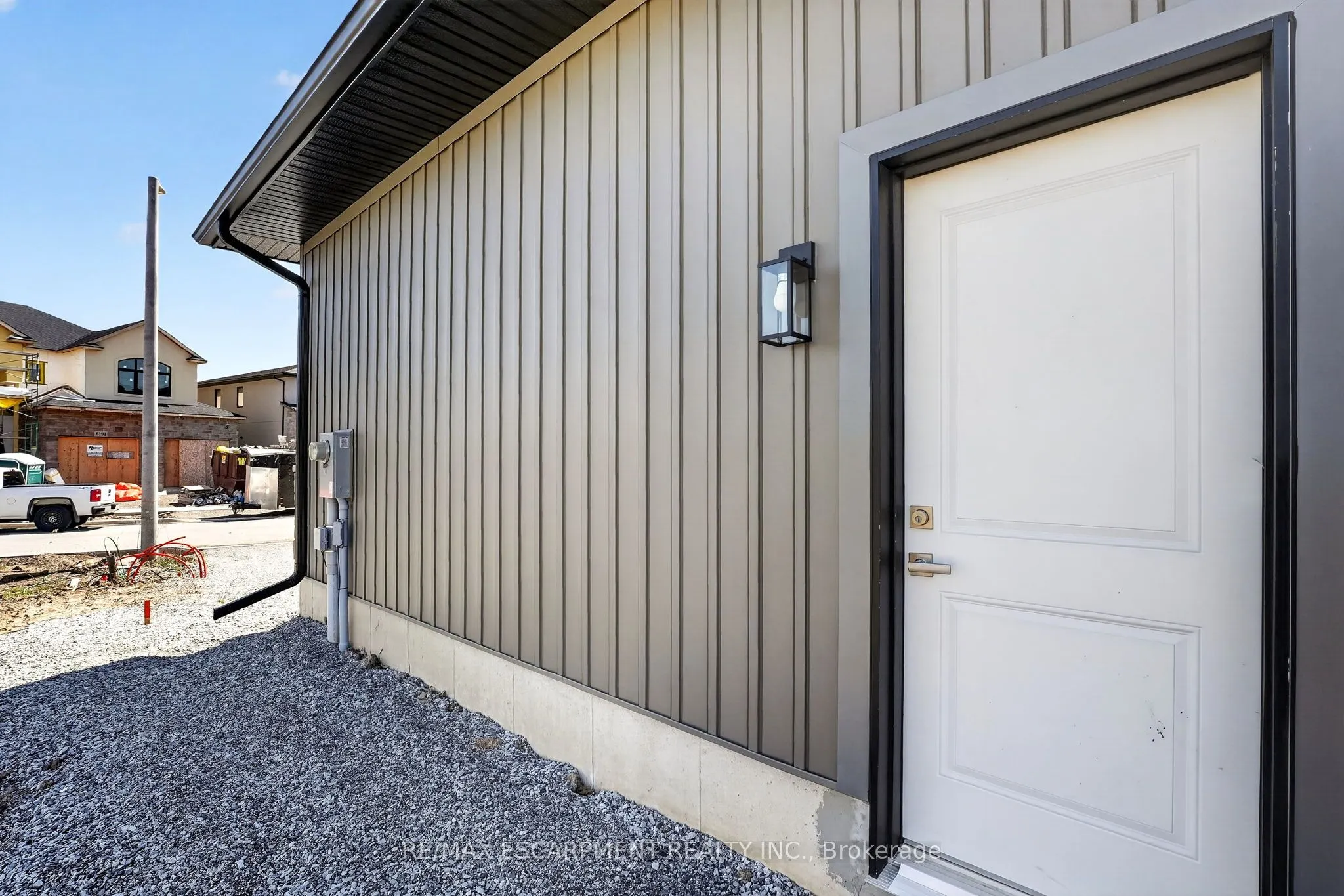 6192 Curlin Crescent