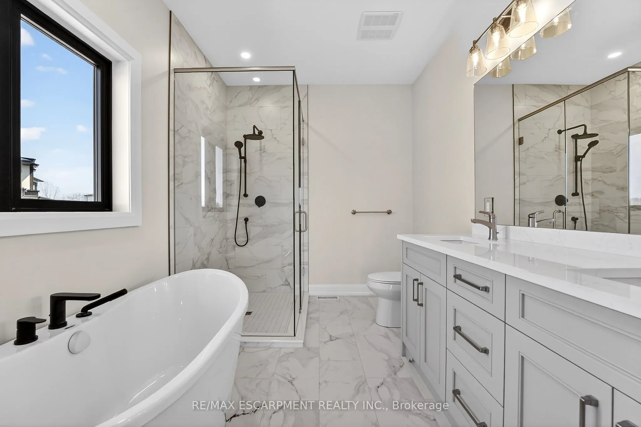 6192 Curlin Crescent