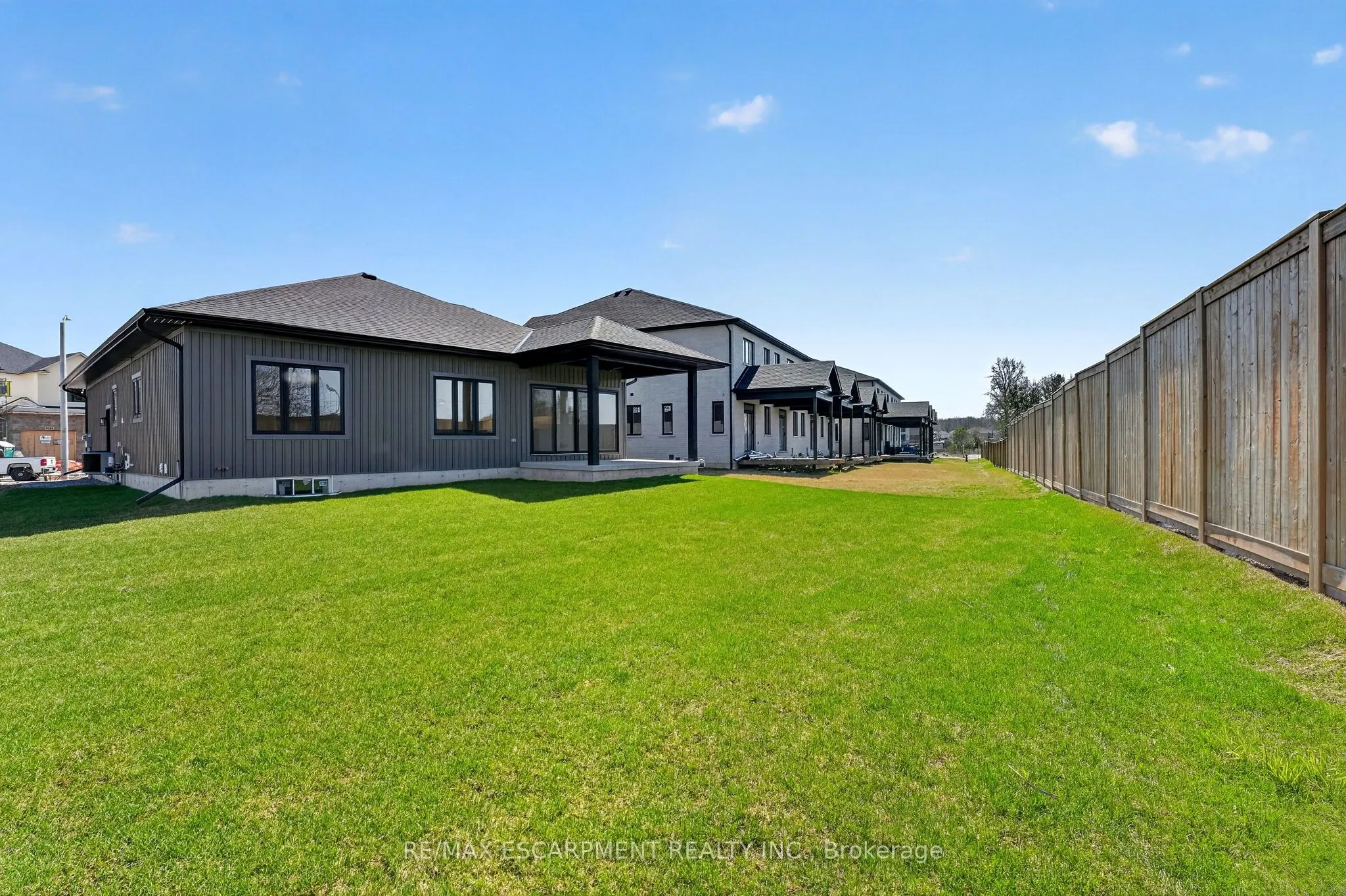 6192 Curlin Crescent