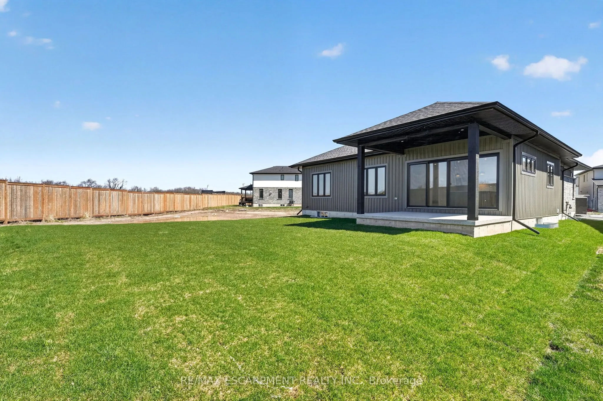 6192 Curlin Crescent