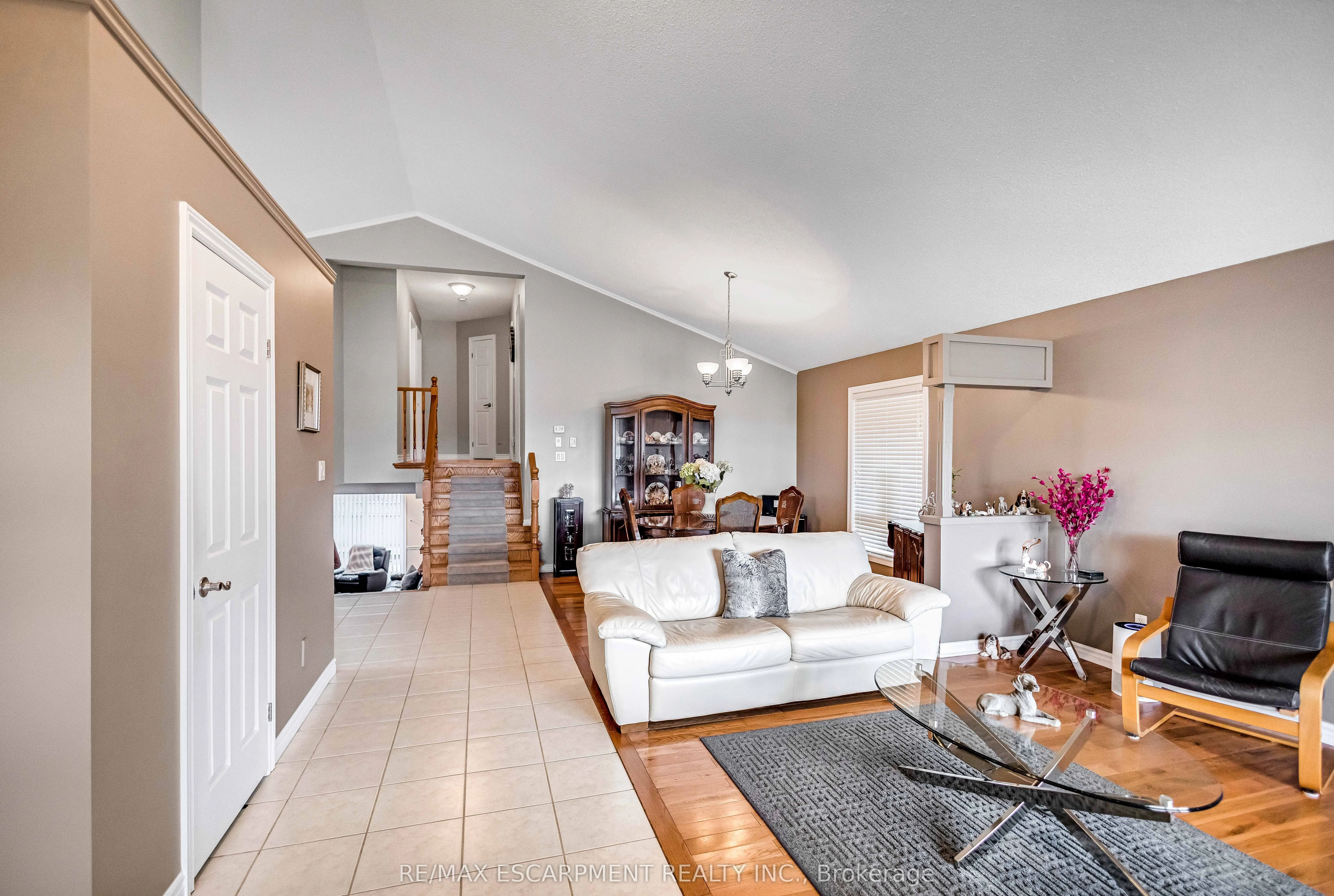 546 Jerseyville Road W