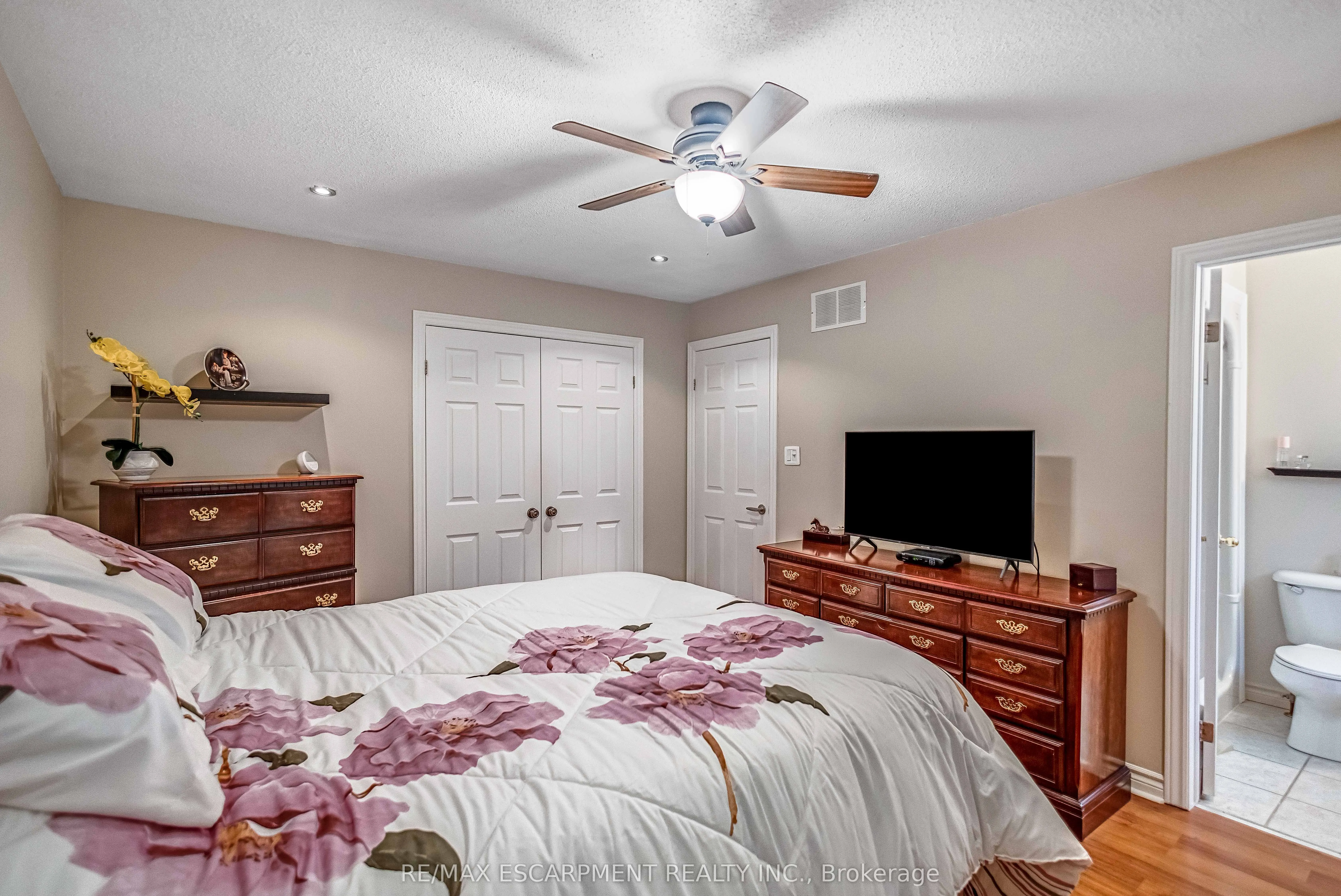 546 Jerseyville Road W