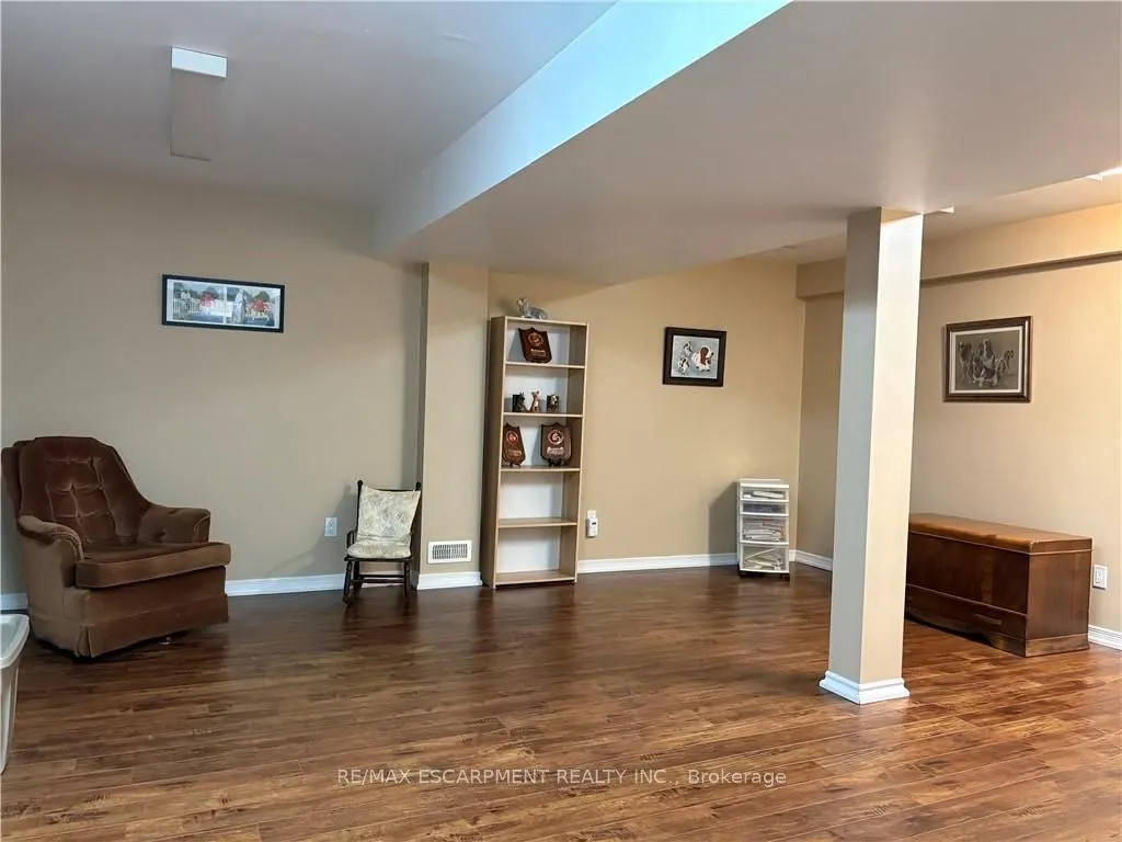 546 Jerseyville Road W
