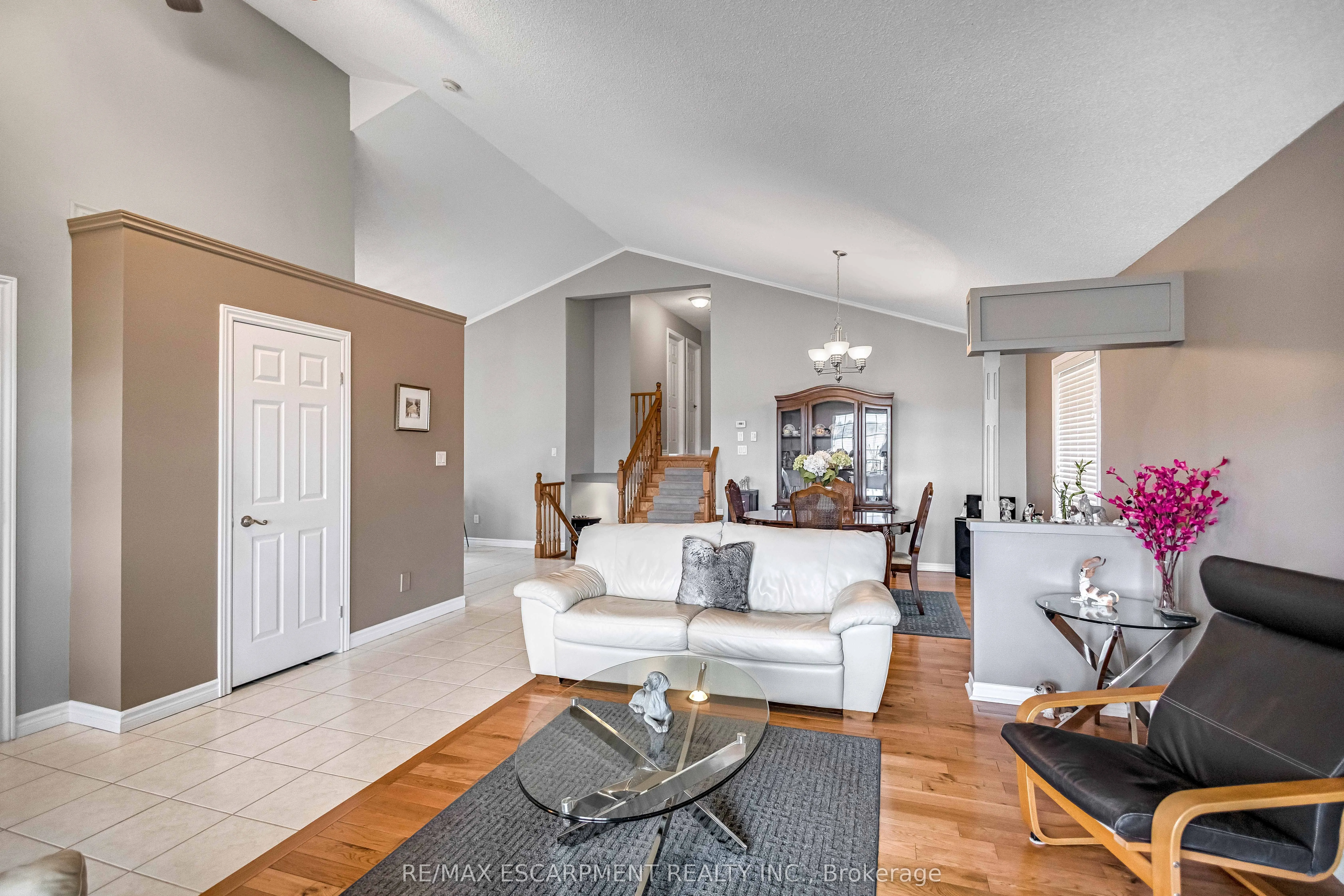 546 Jerseyville Road W