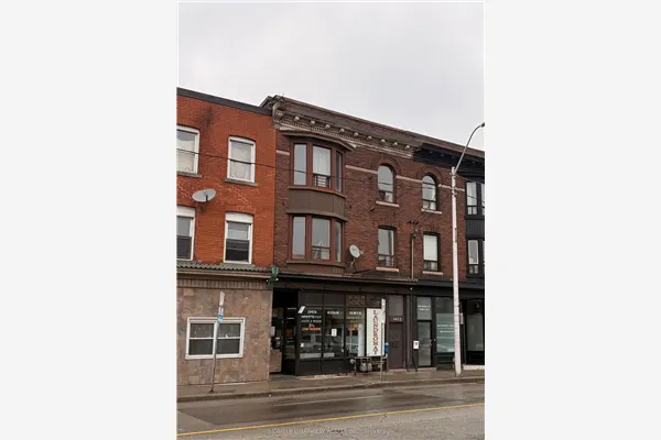 447 Barton Street E