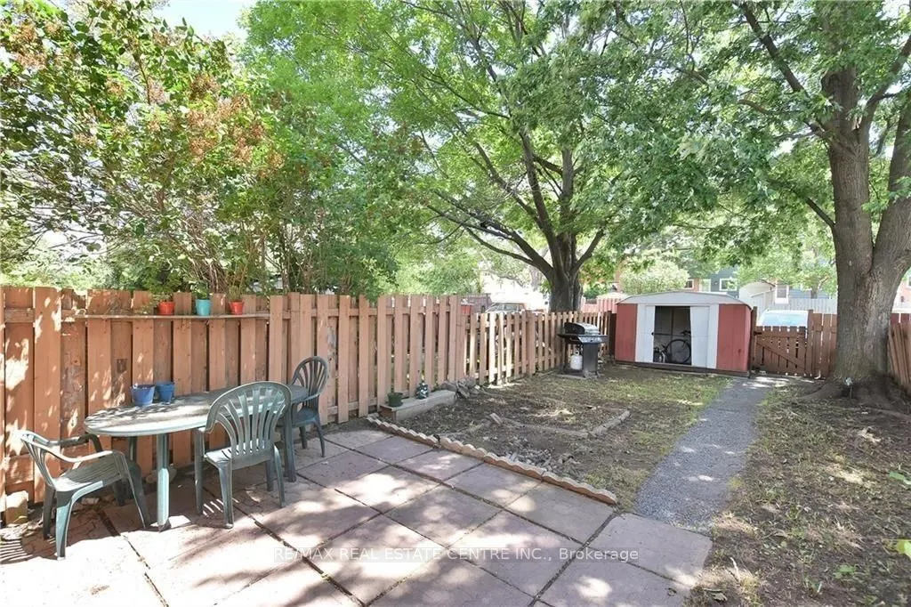 960 Meadowlands Drive