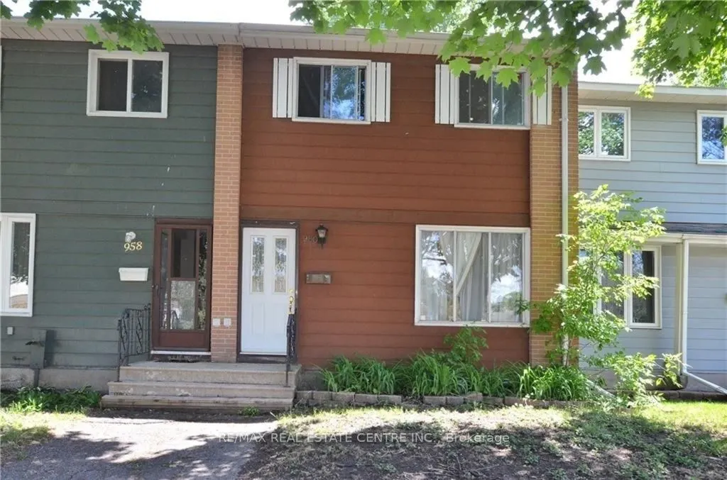960 Meadowlands Drive