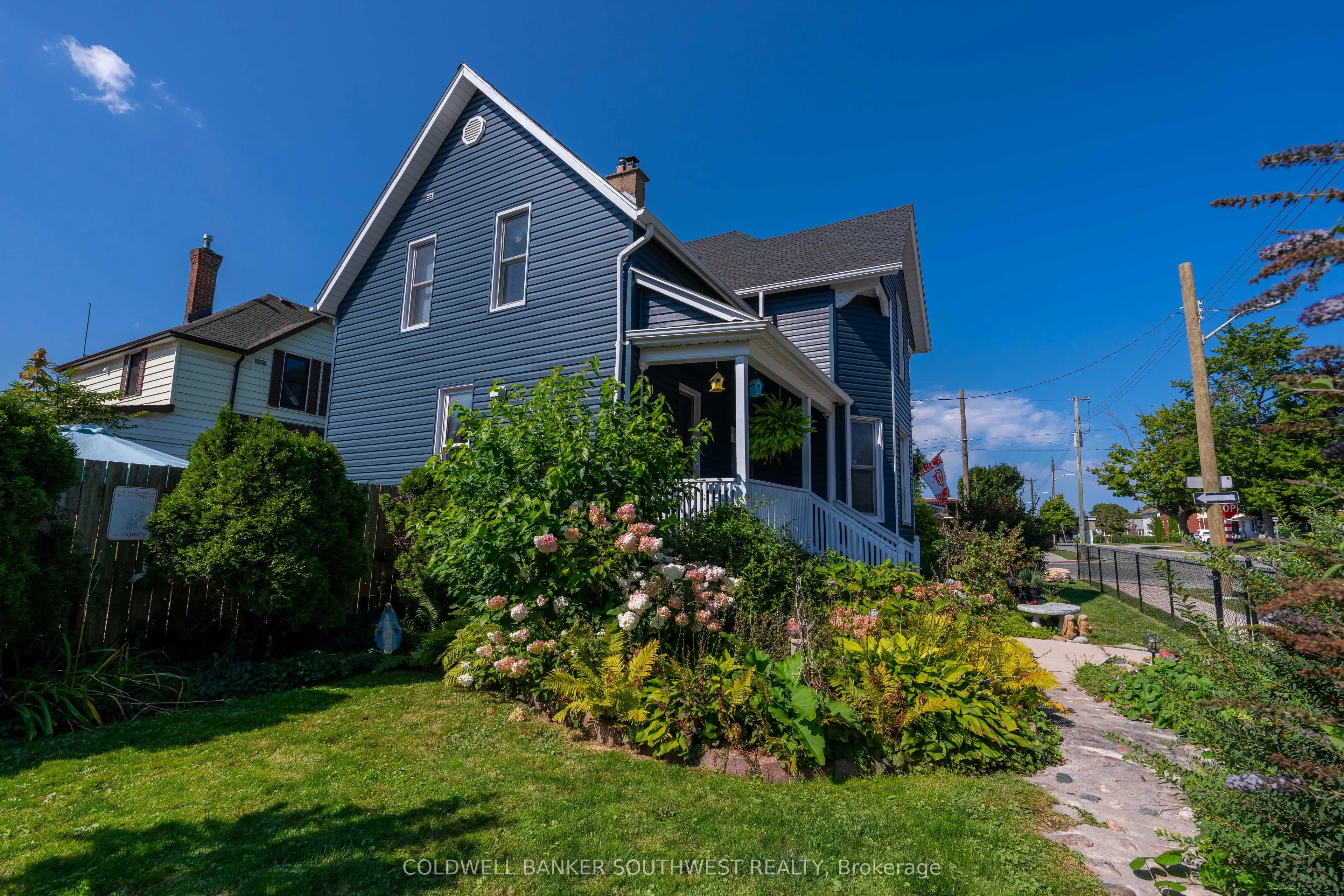 224 Vidal Street S