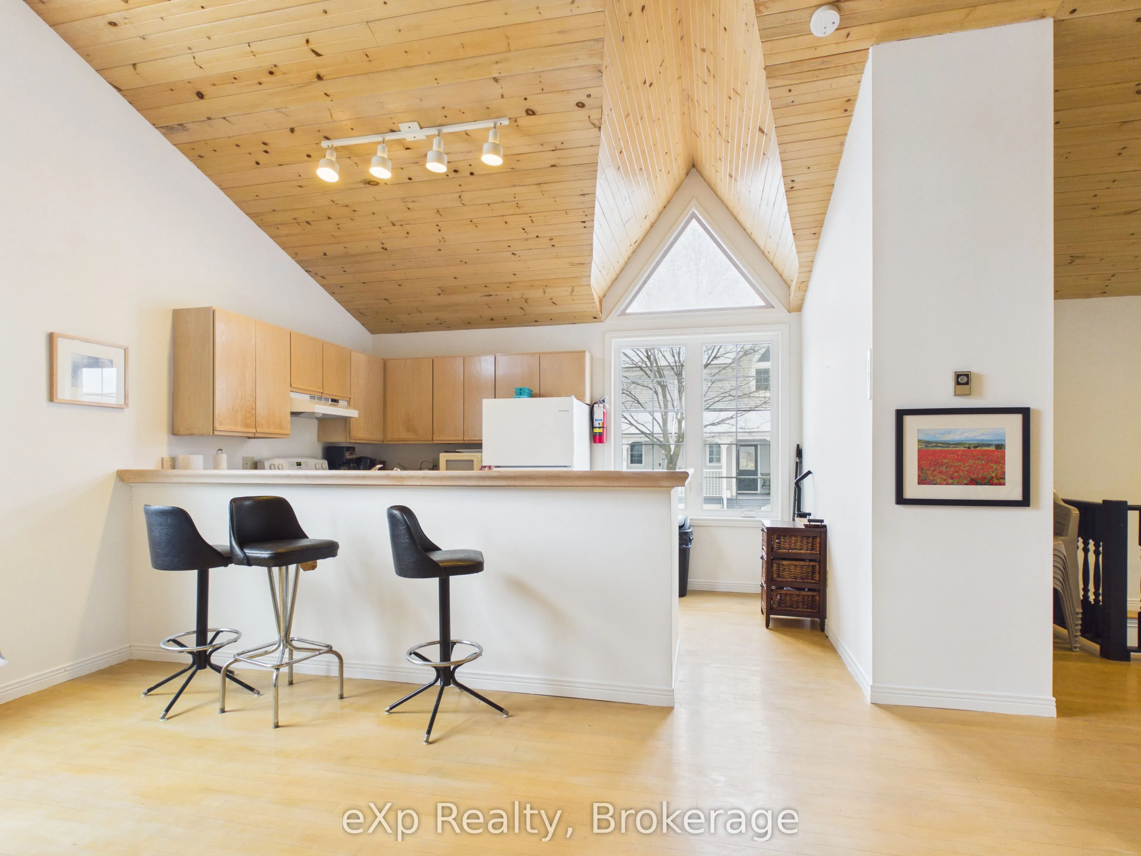 83 Victoria Street #2