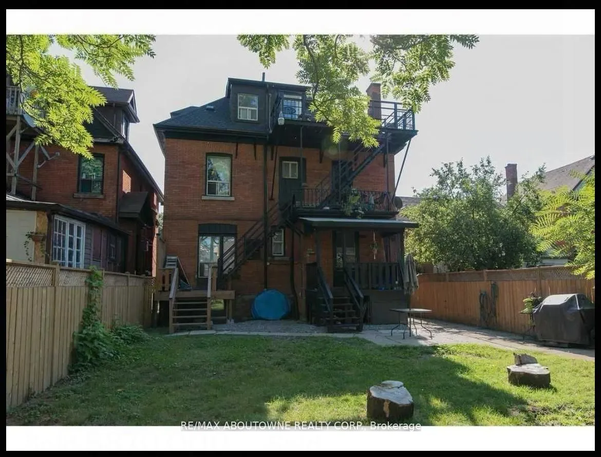 66 Wellington Street S