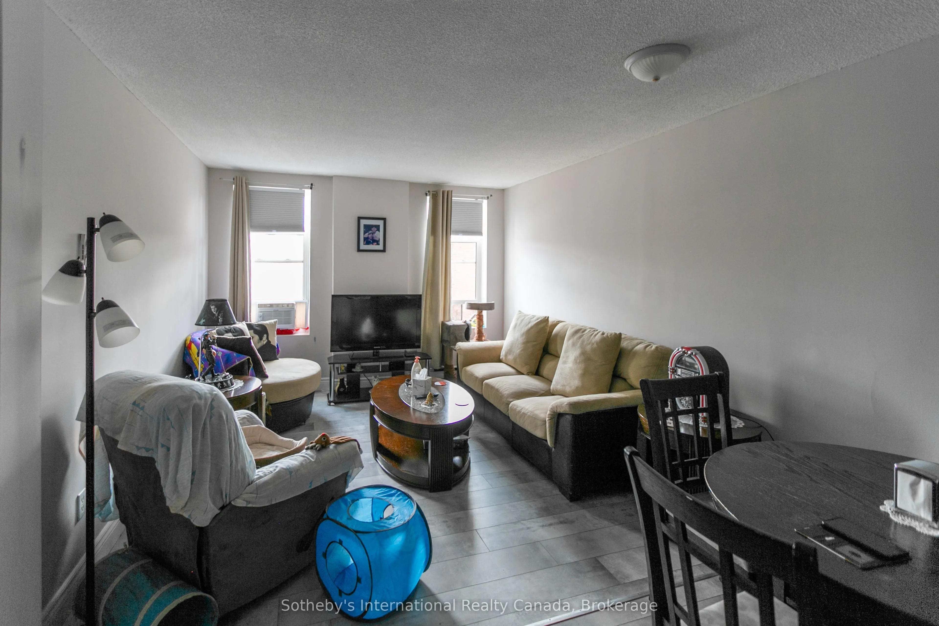 261 9th Street E