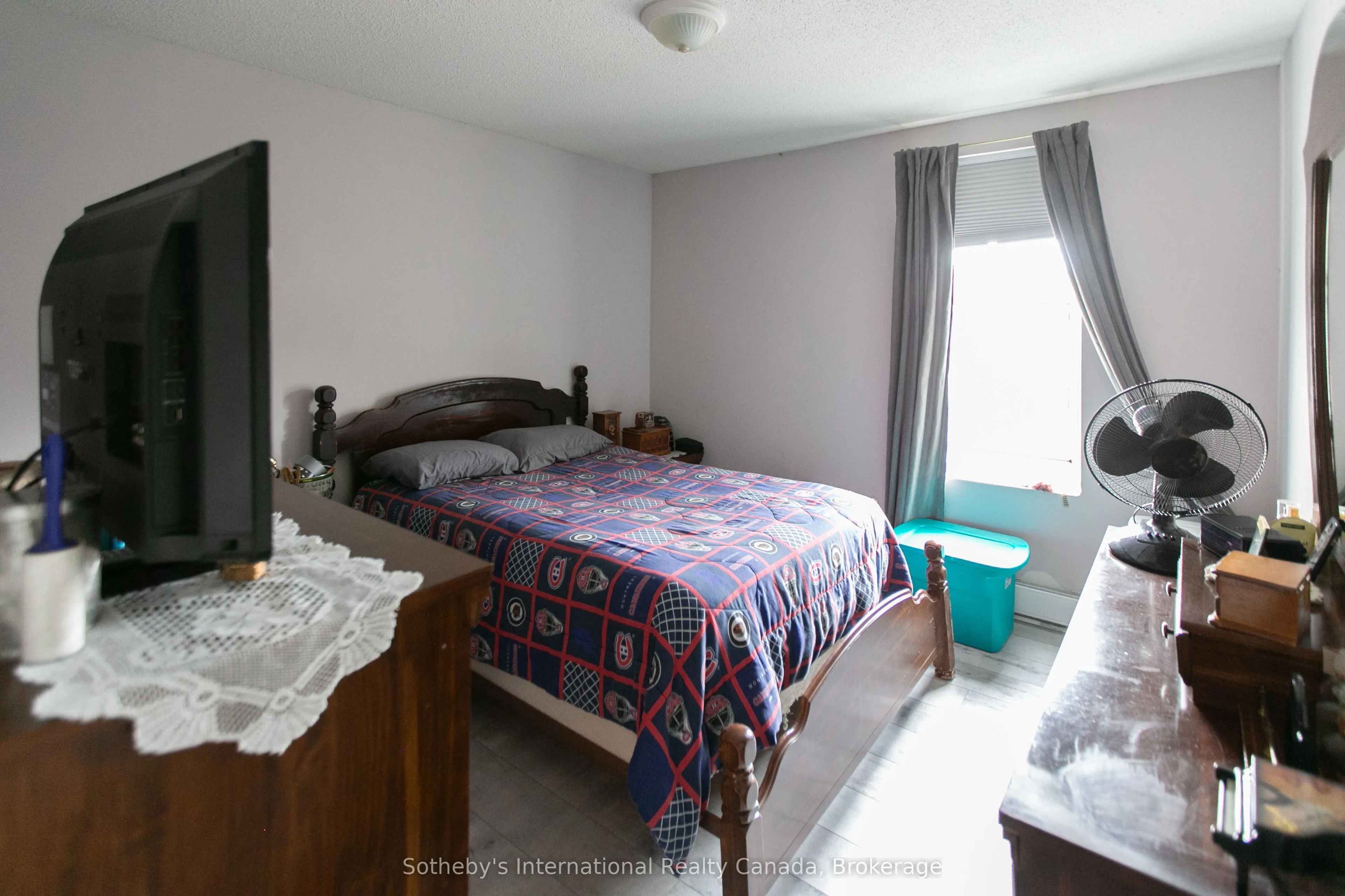 261 9th Street E