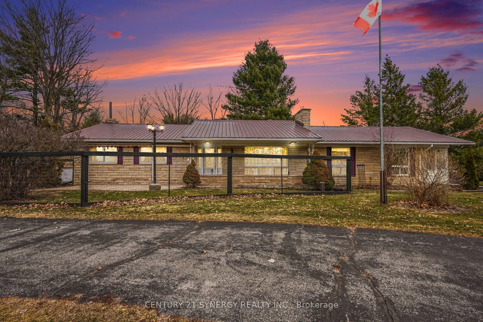 220 Highfield Crescent