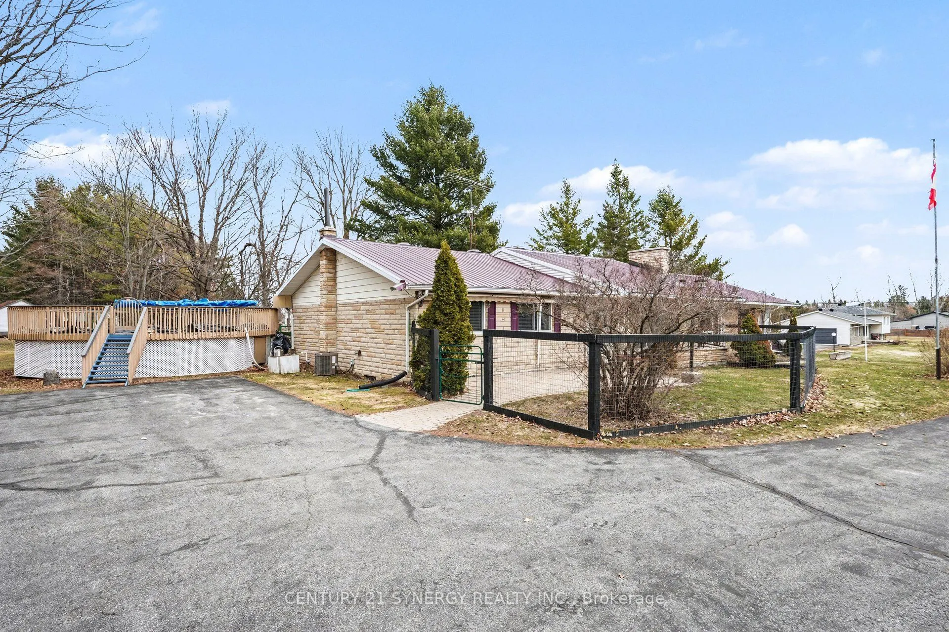 220 Highfield Crescent