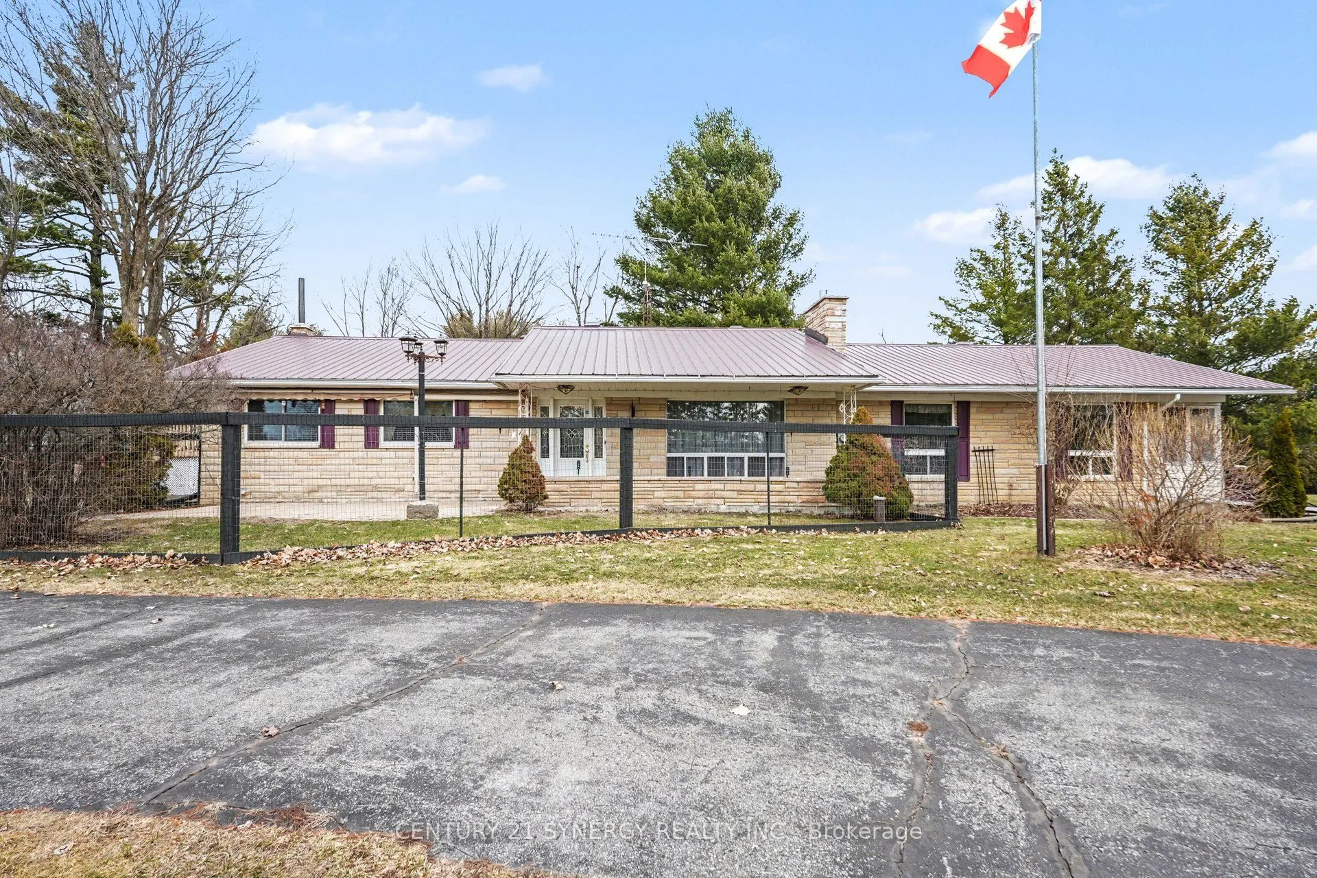 220 Highfield Crescent