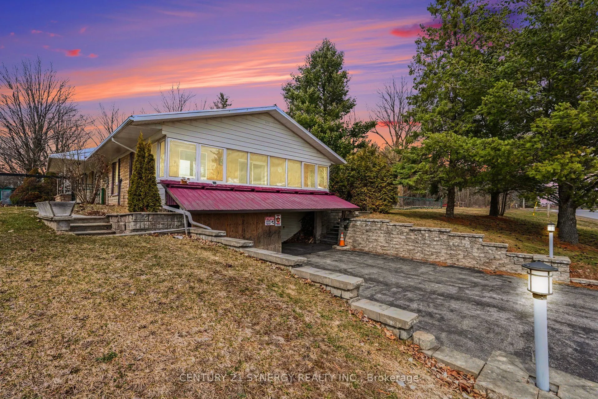 220 Highfield Crescent