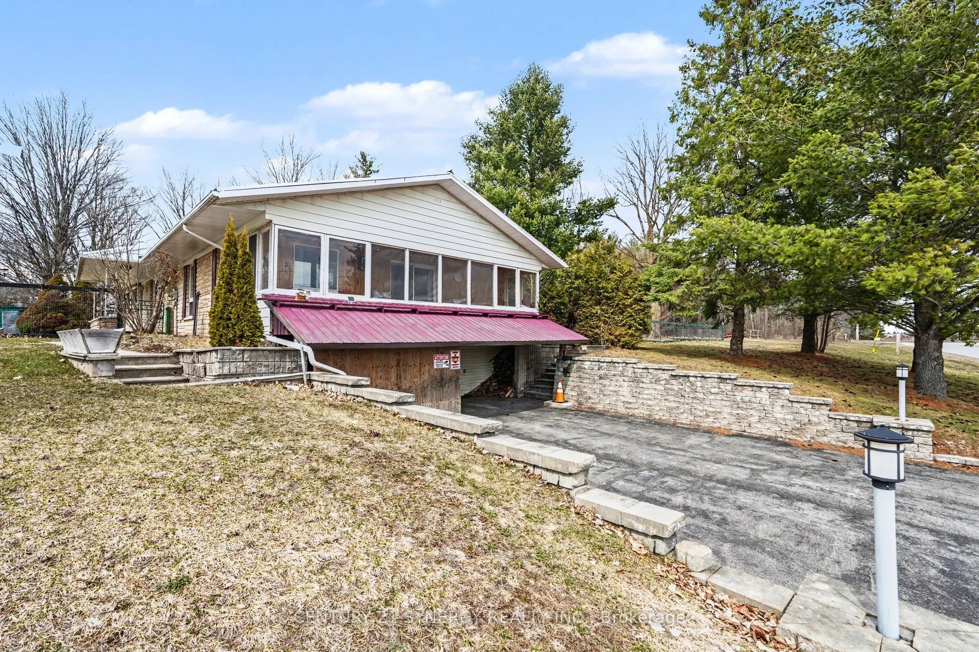 220 Highfield Crescent