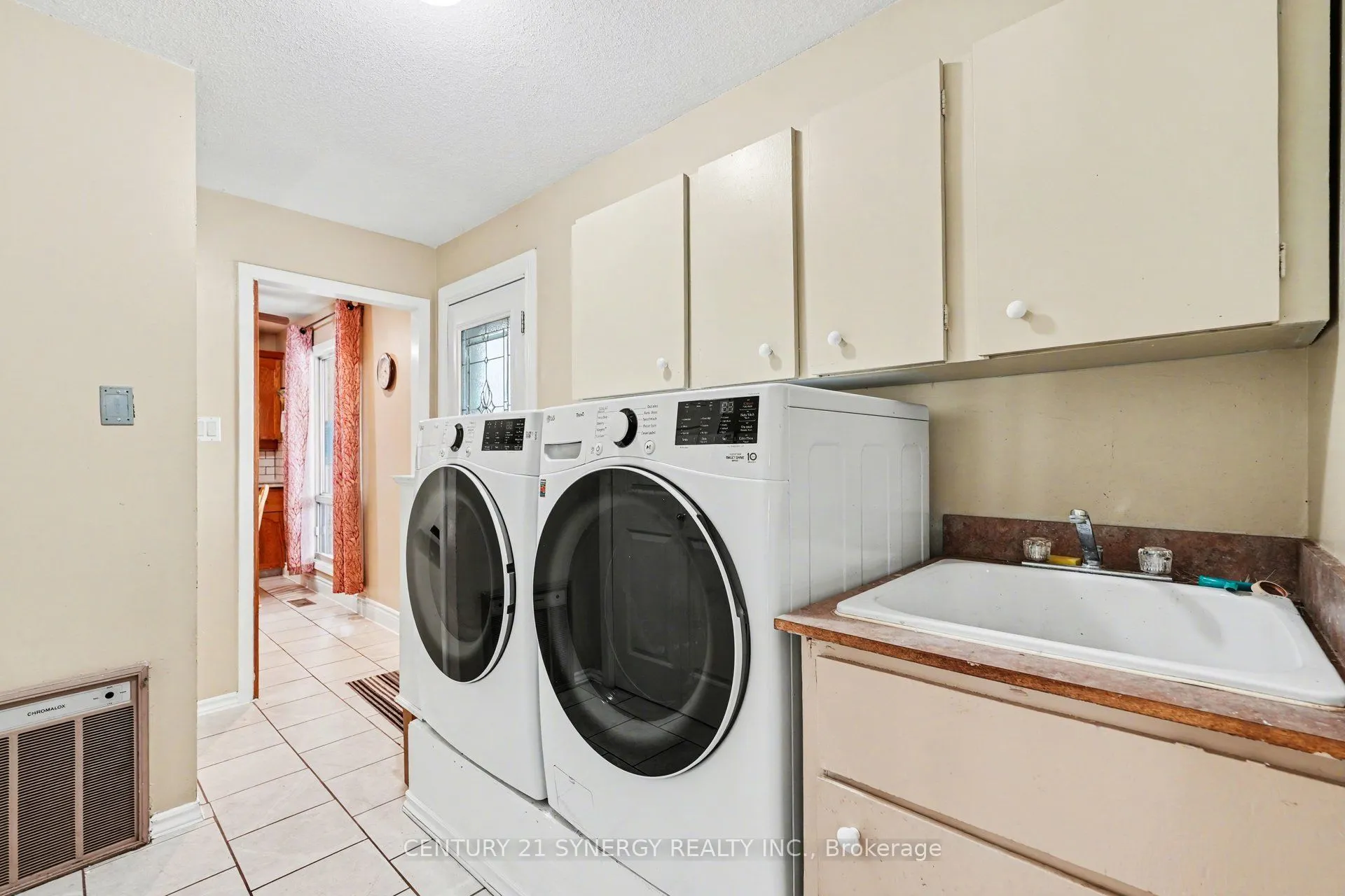 220 Highfield Crescent