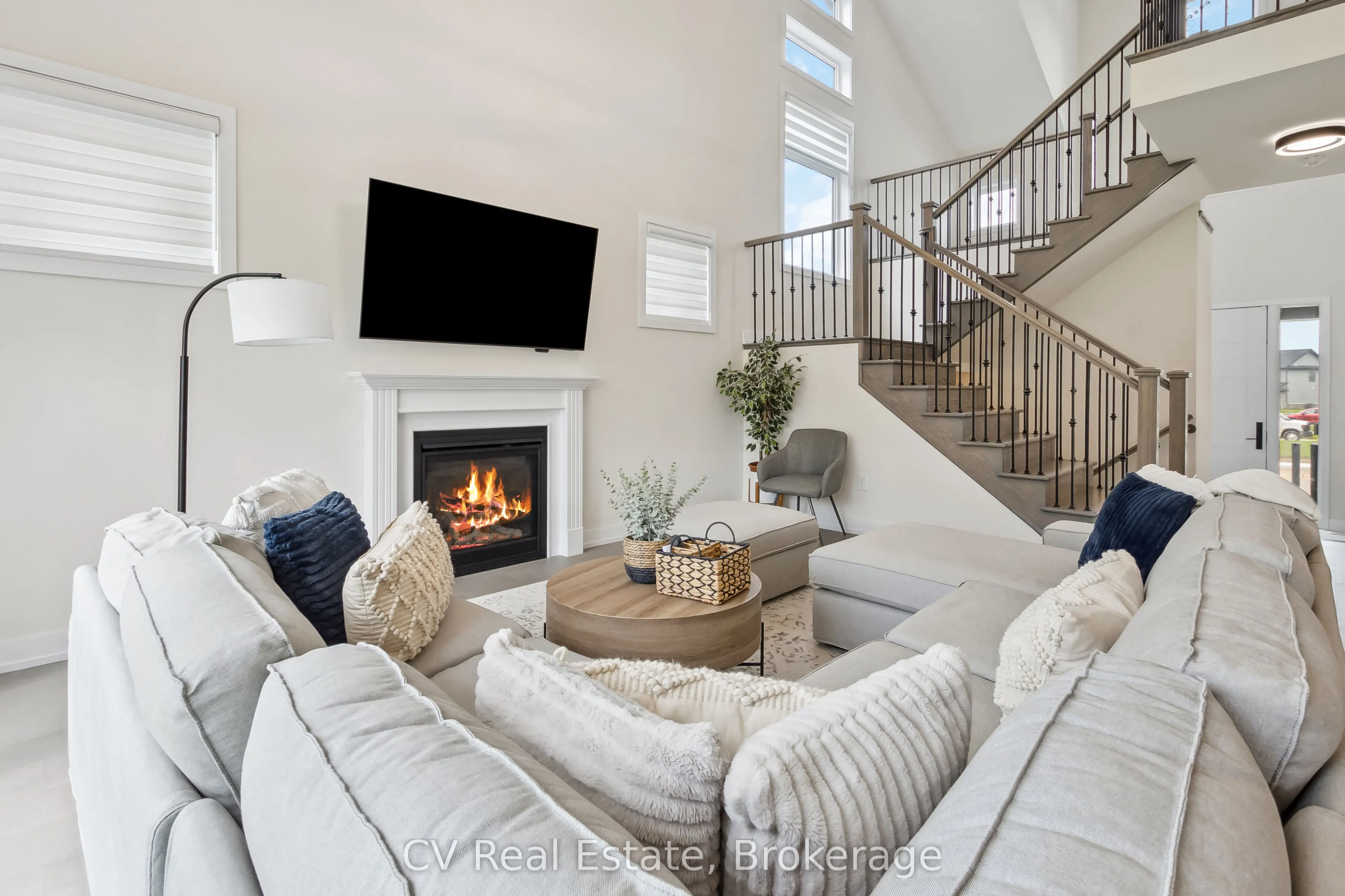 125 STONELEIGH Drive