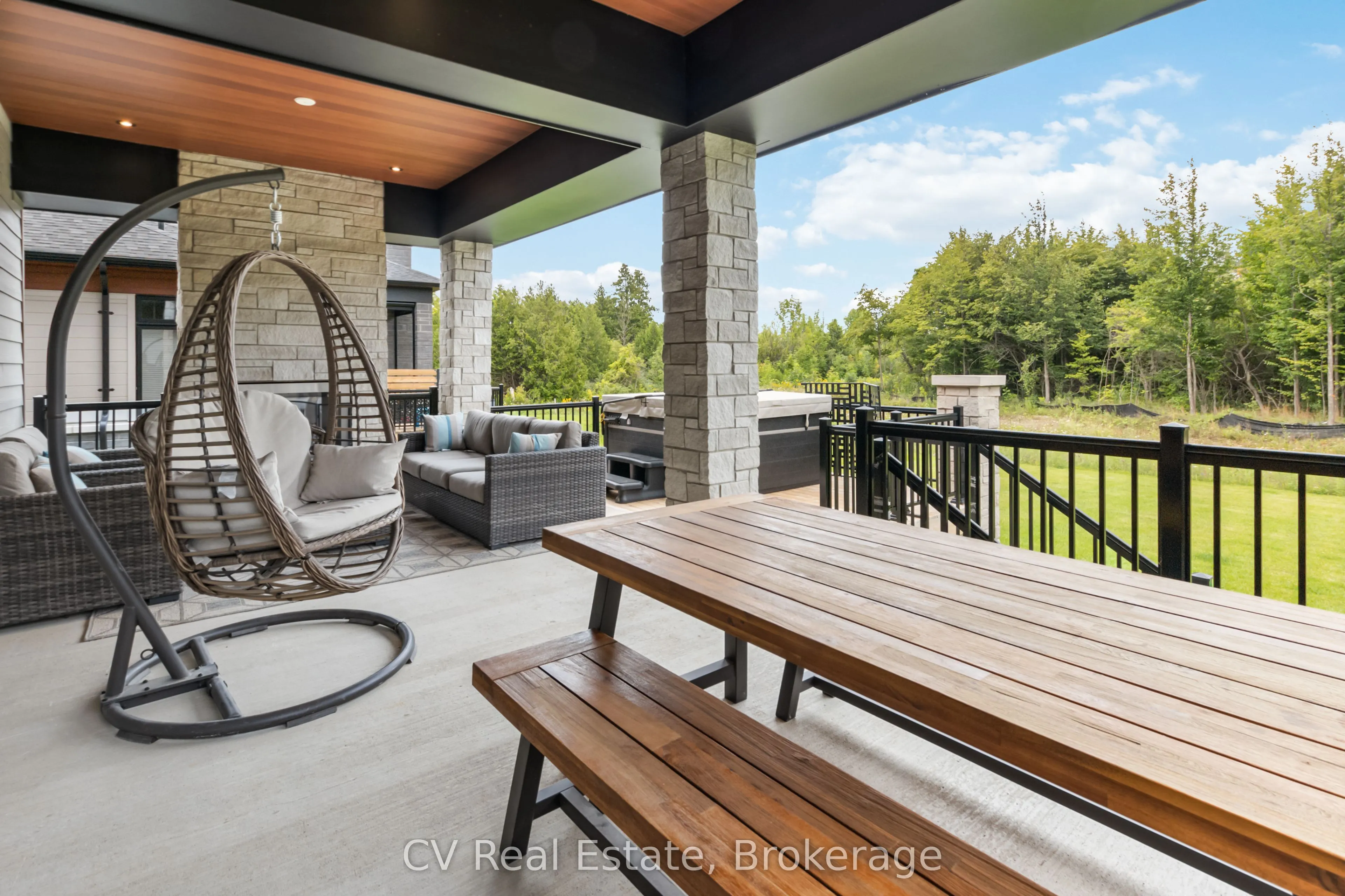 125 STONELEIGH Drive