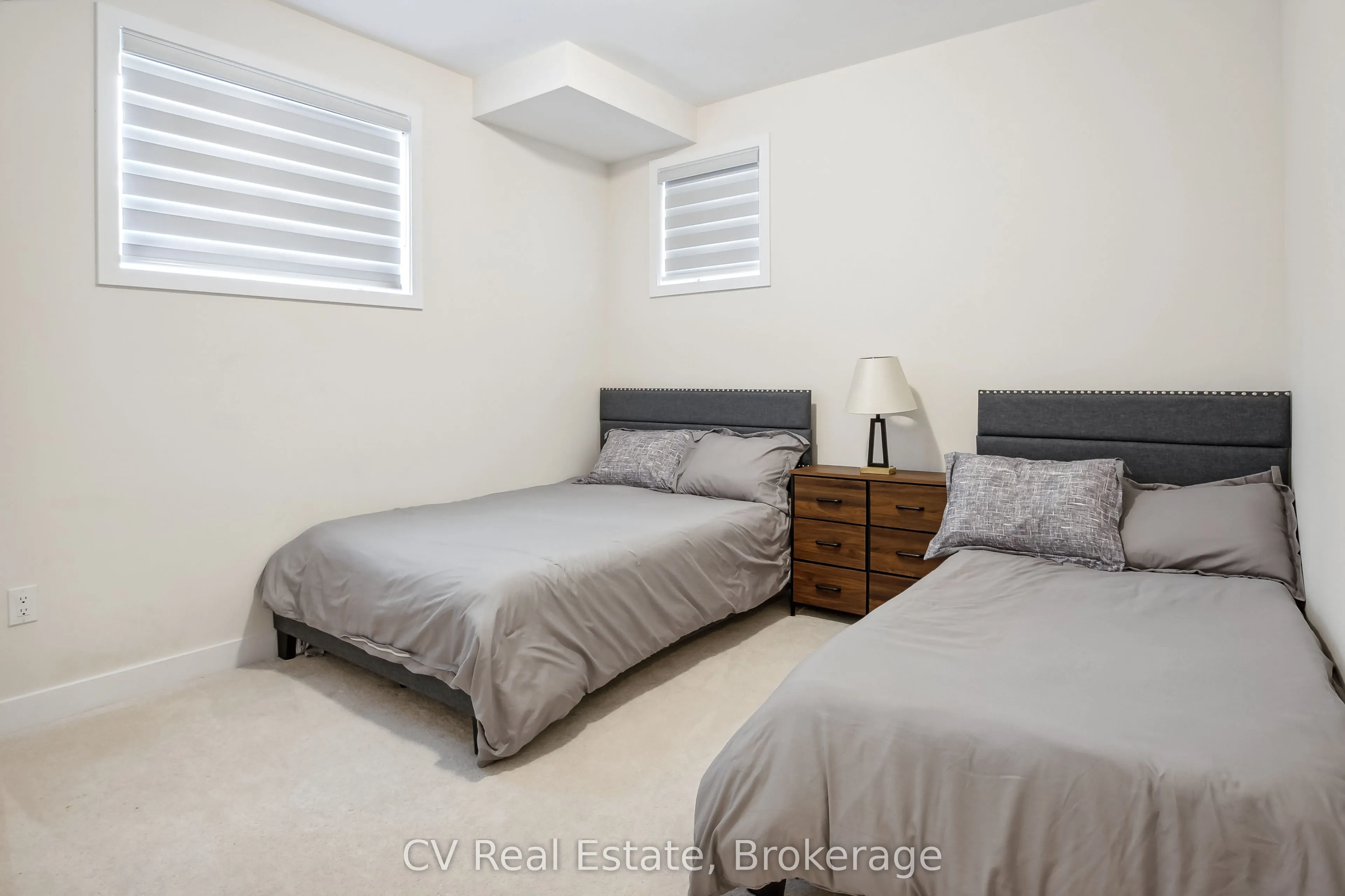 125 STONELEIGH Drive