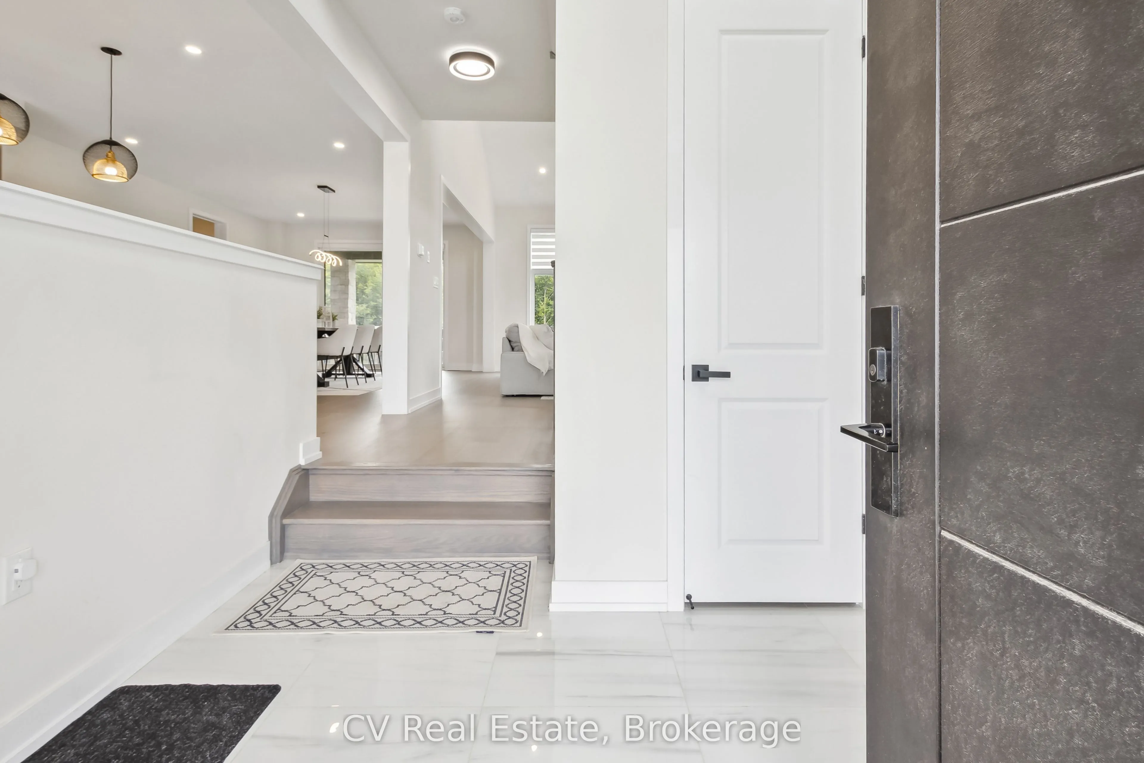 125 STONELEIGH Drive
