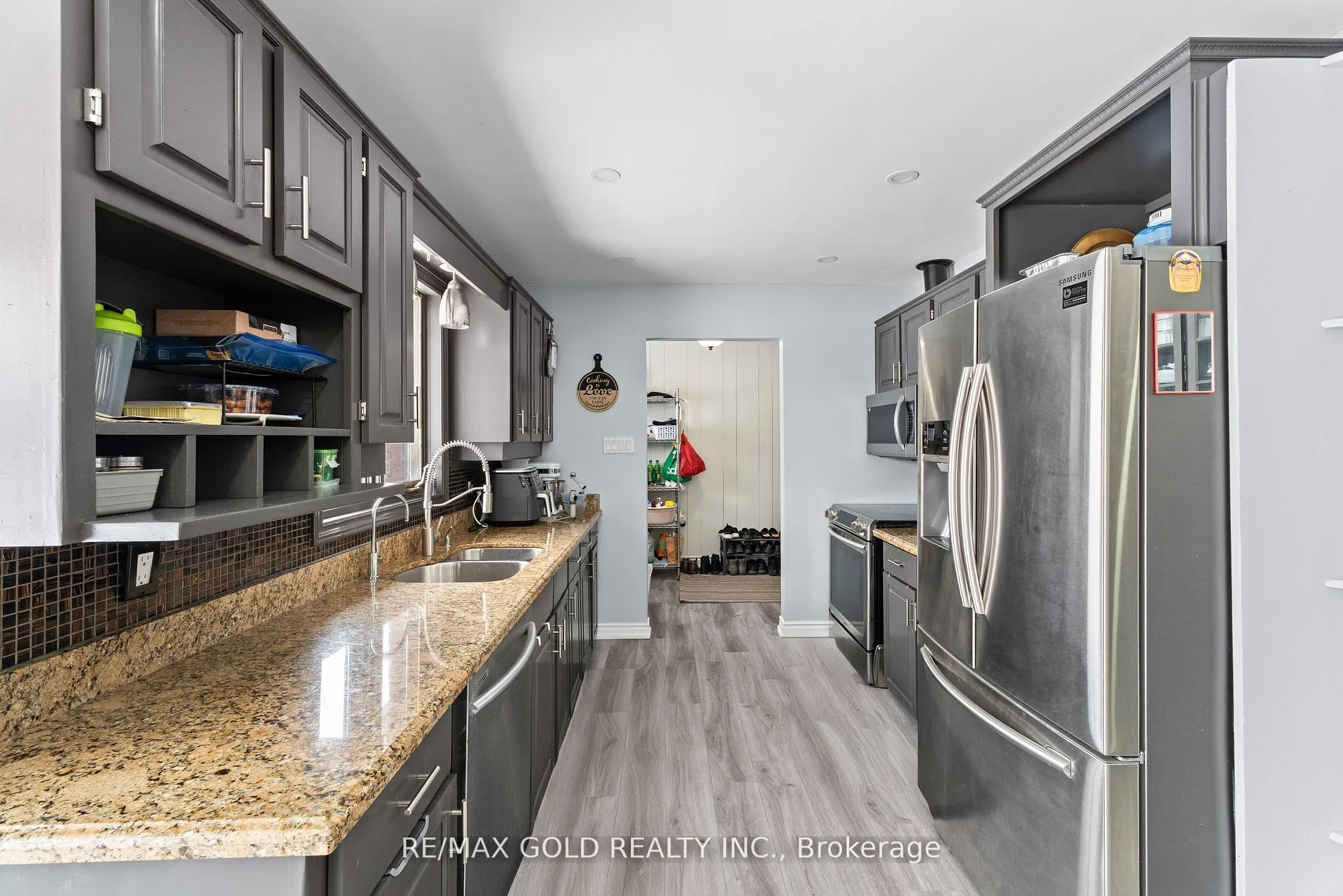 554421 Mono - Amaranth Townline