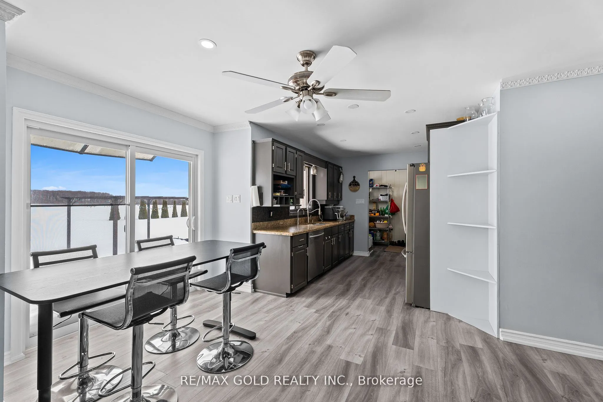 554421 Mono - Amaranth Townline