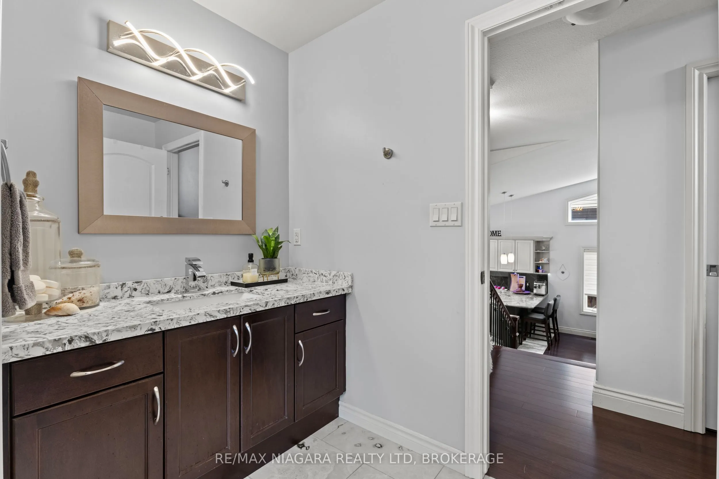 9147 HENDERSHOT Boulevard