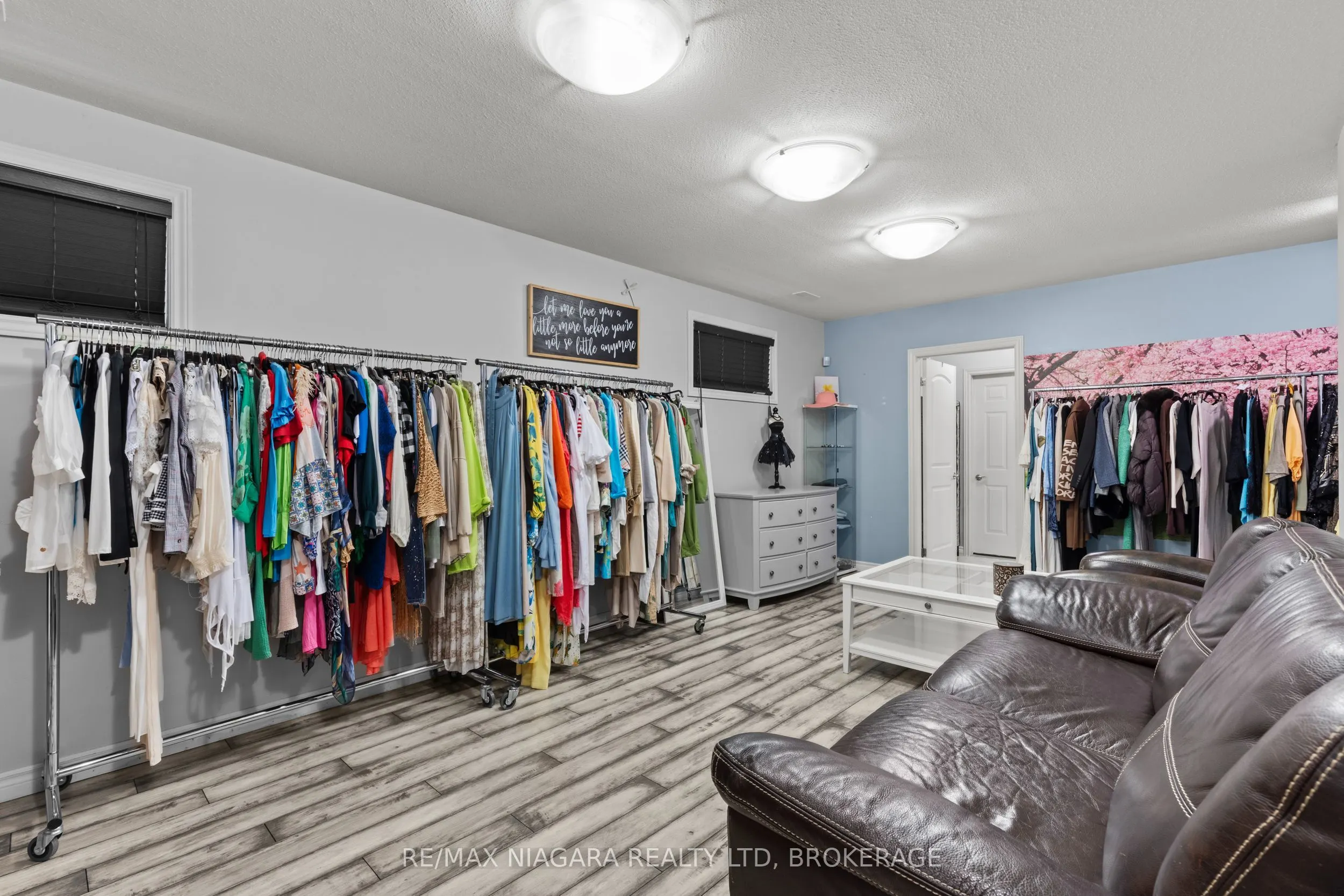 9147 HENDERSHOT Boulevard