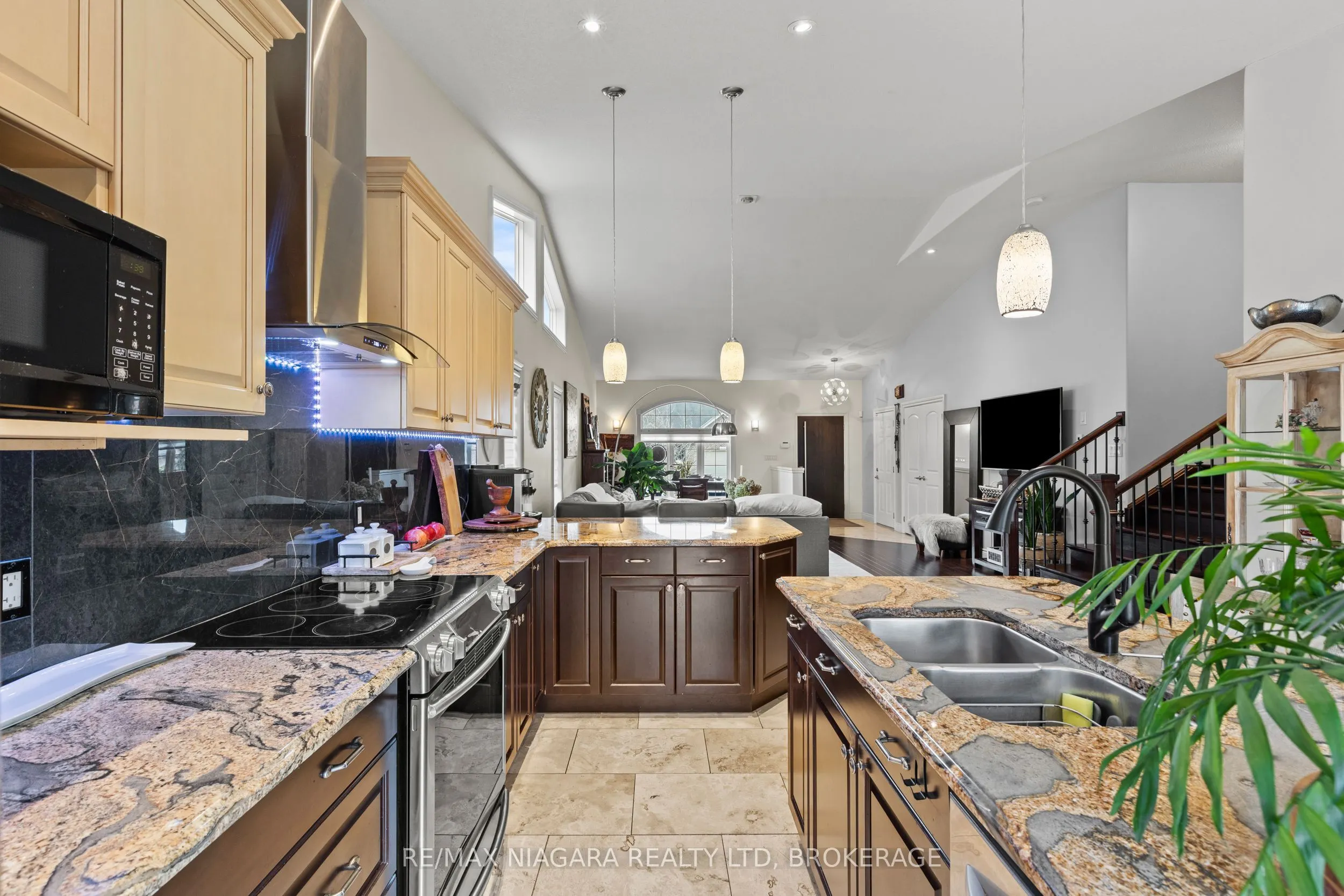 9147 HENDERSHOT Boulevard