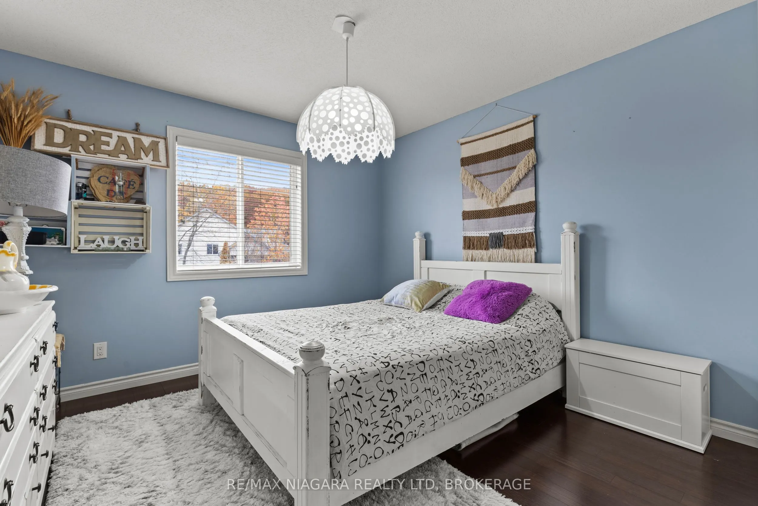 9147 HENDERSHOT Boulevard