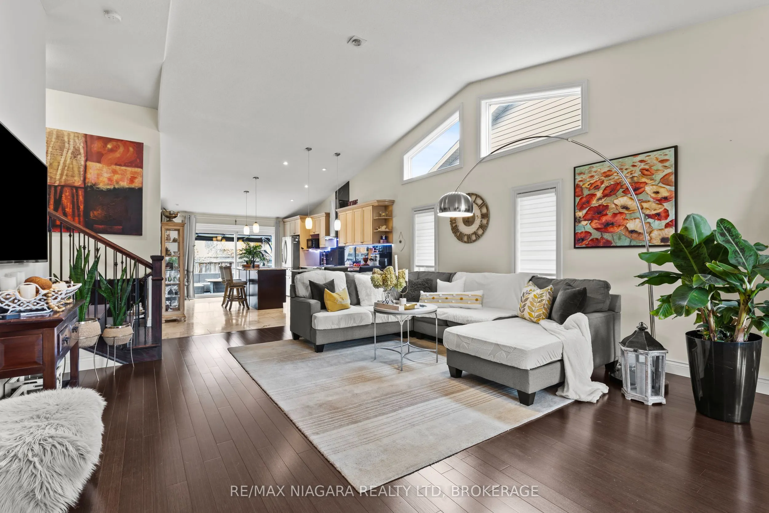 9147 HENDERSHOT Boulevard