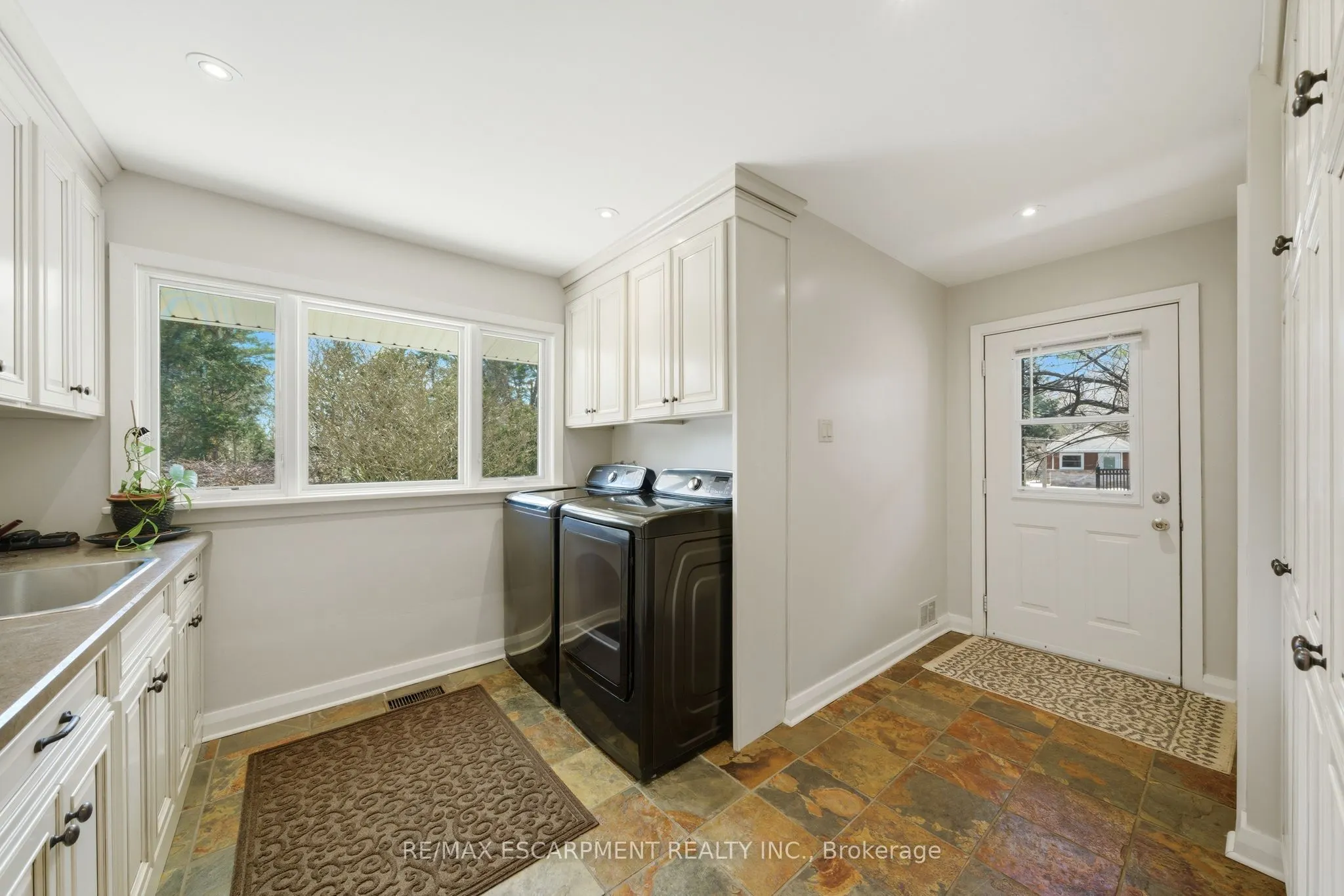 6 Summit Circle