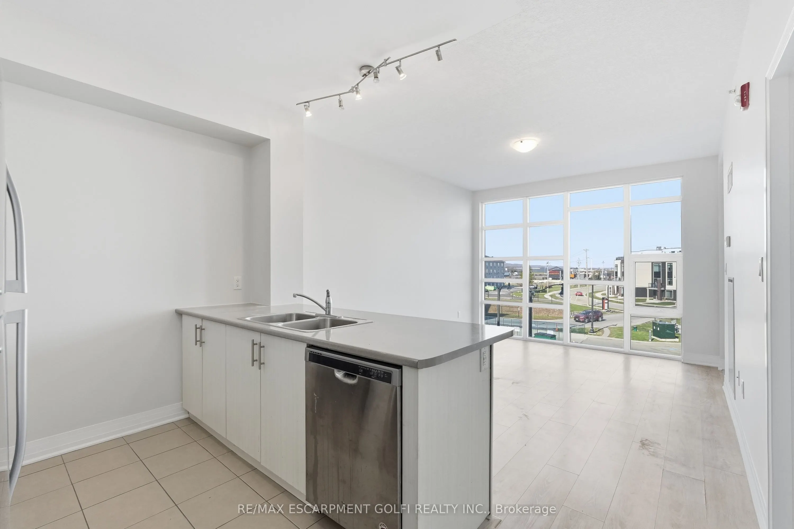 10 Concord Place #304